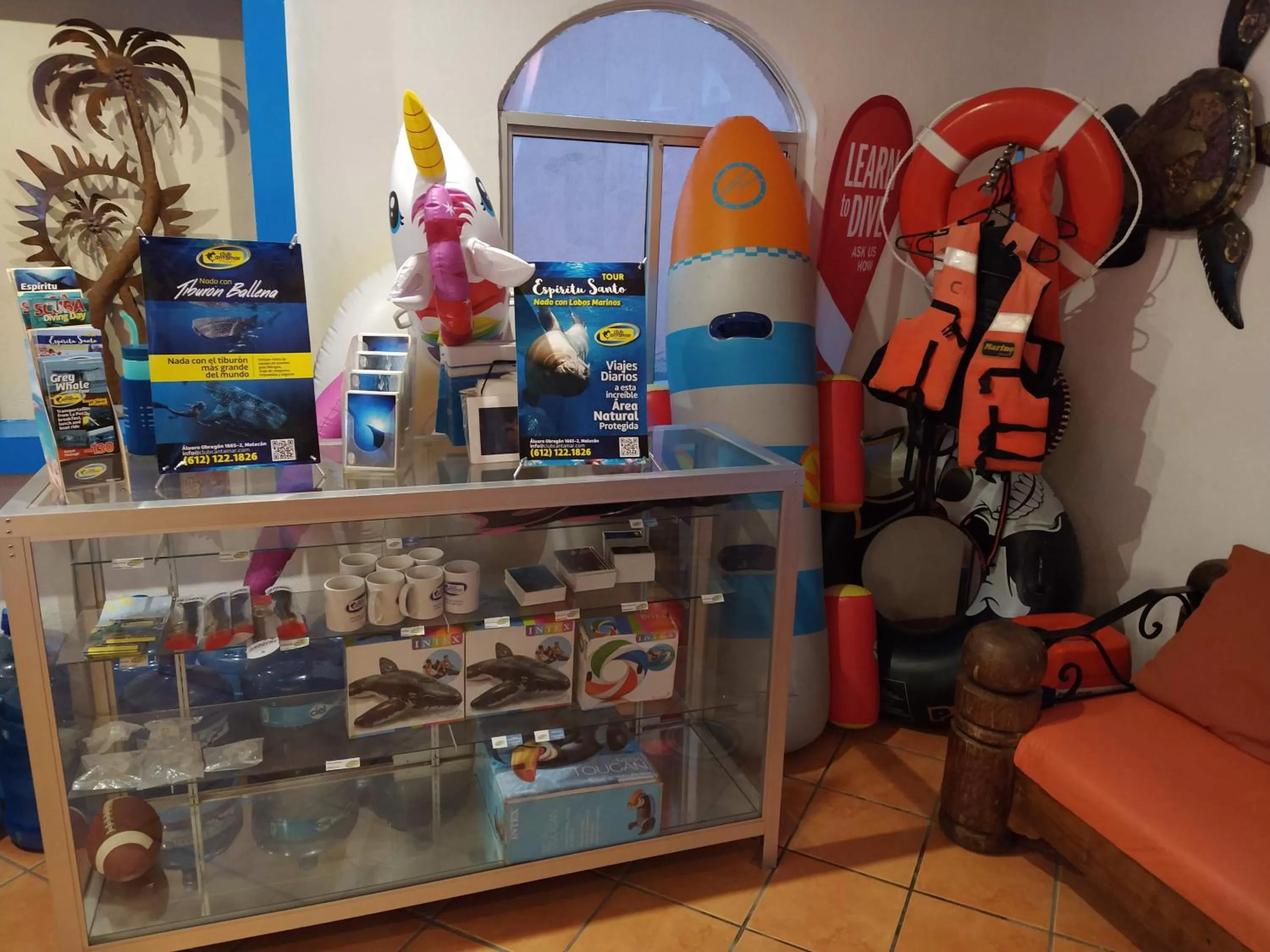 On-site shops in Club Cantamar Beach Hotel & Marina