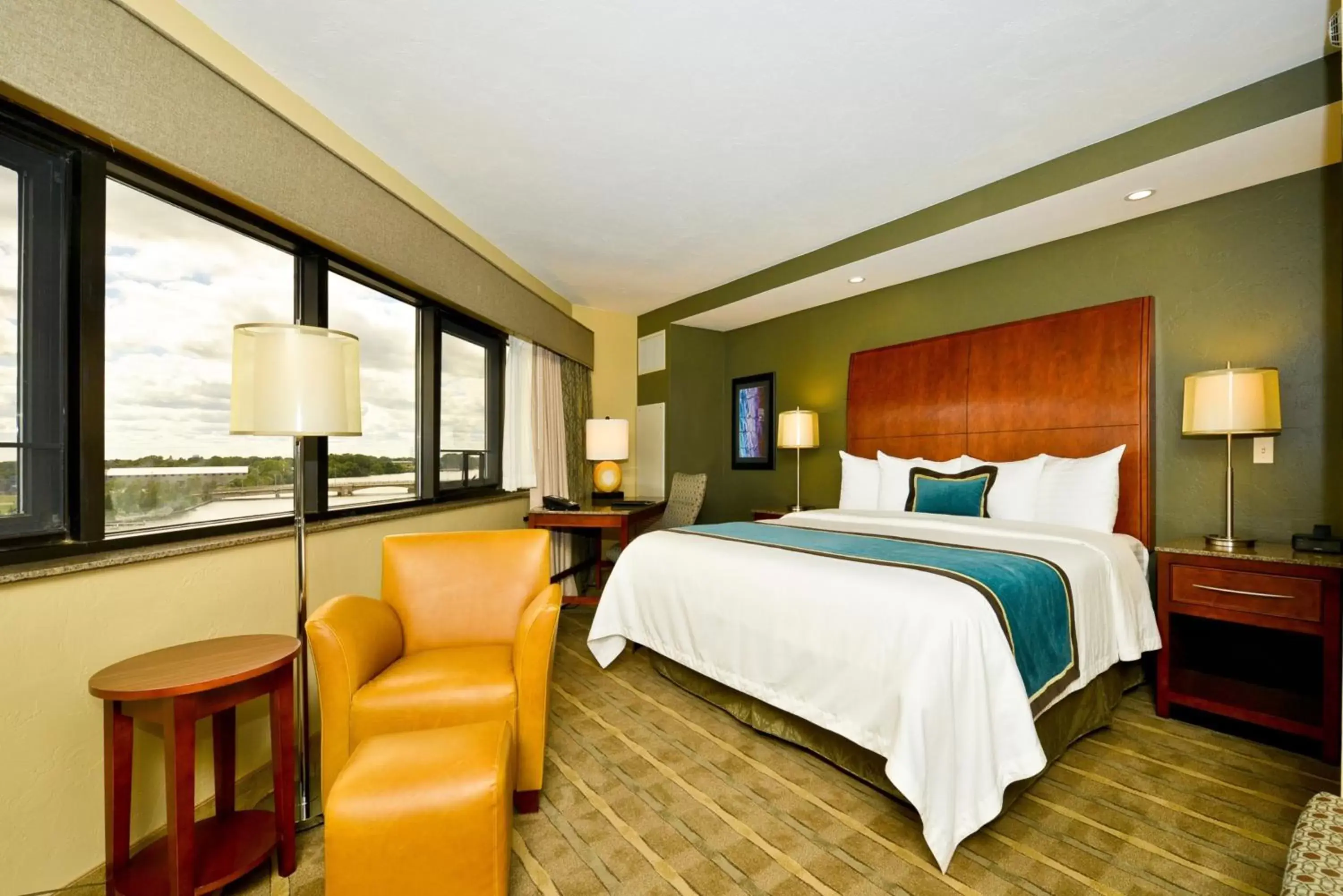 Photo of the whole room, Room Photo in Best Western Premier Waterfront Hotel & Convention Center