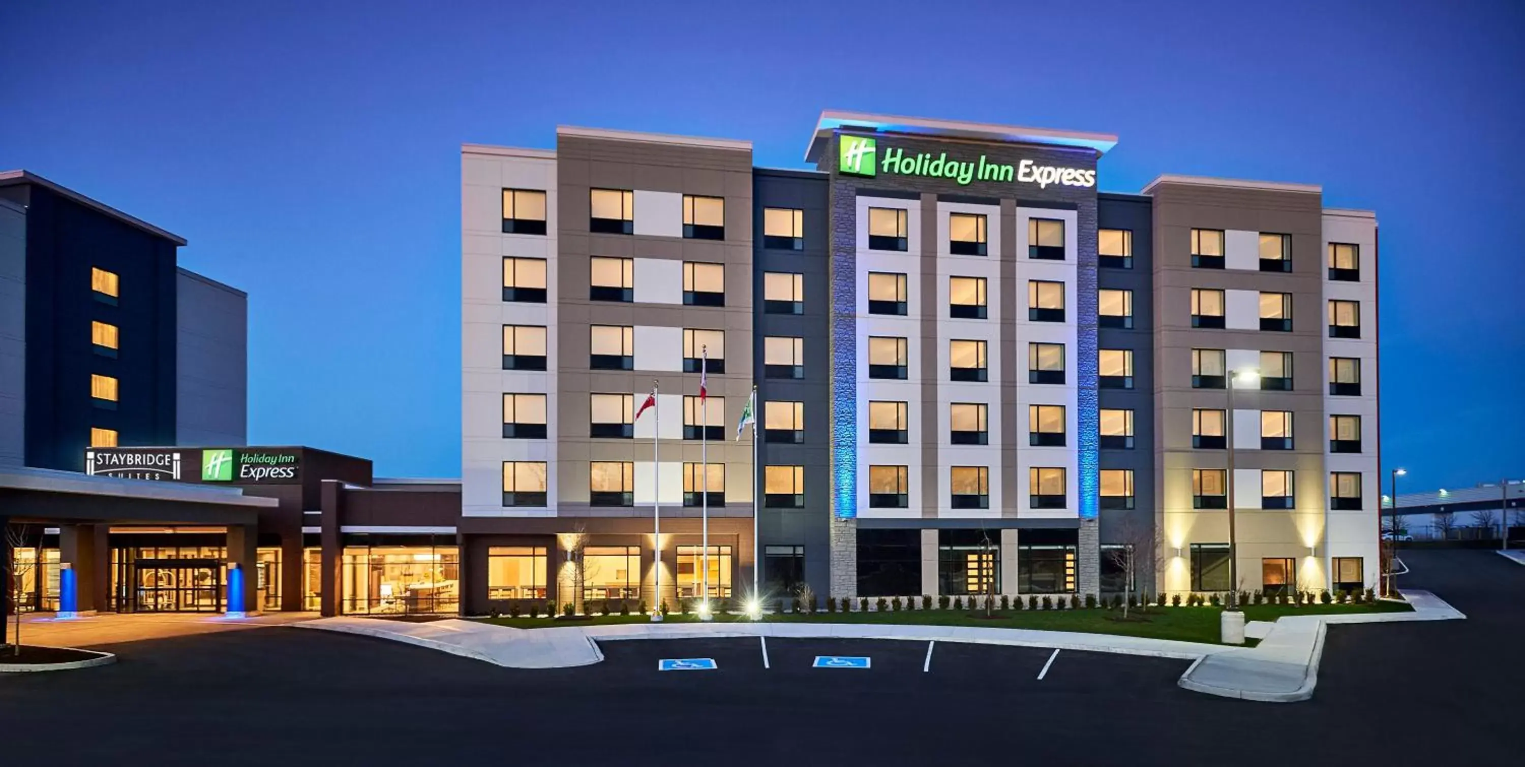 Property Building in Holiday Inn Express Niagara-On-The-Lake, an IHG Hotel