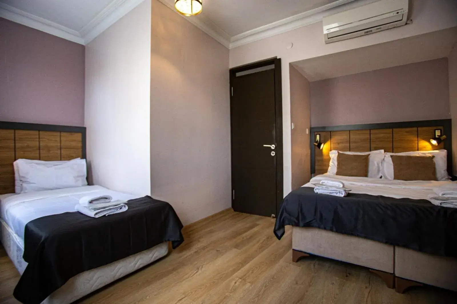 Bed in Comfort Hotel Taksim