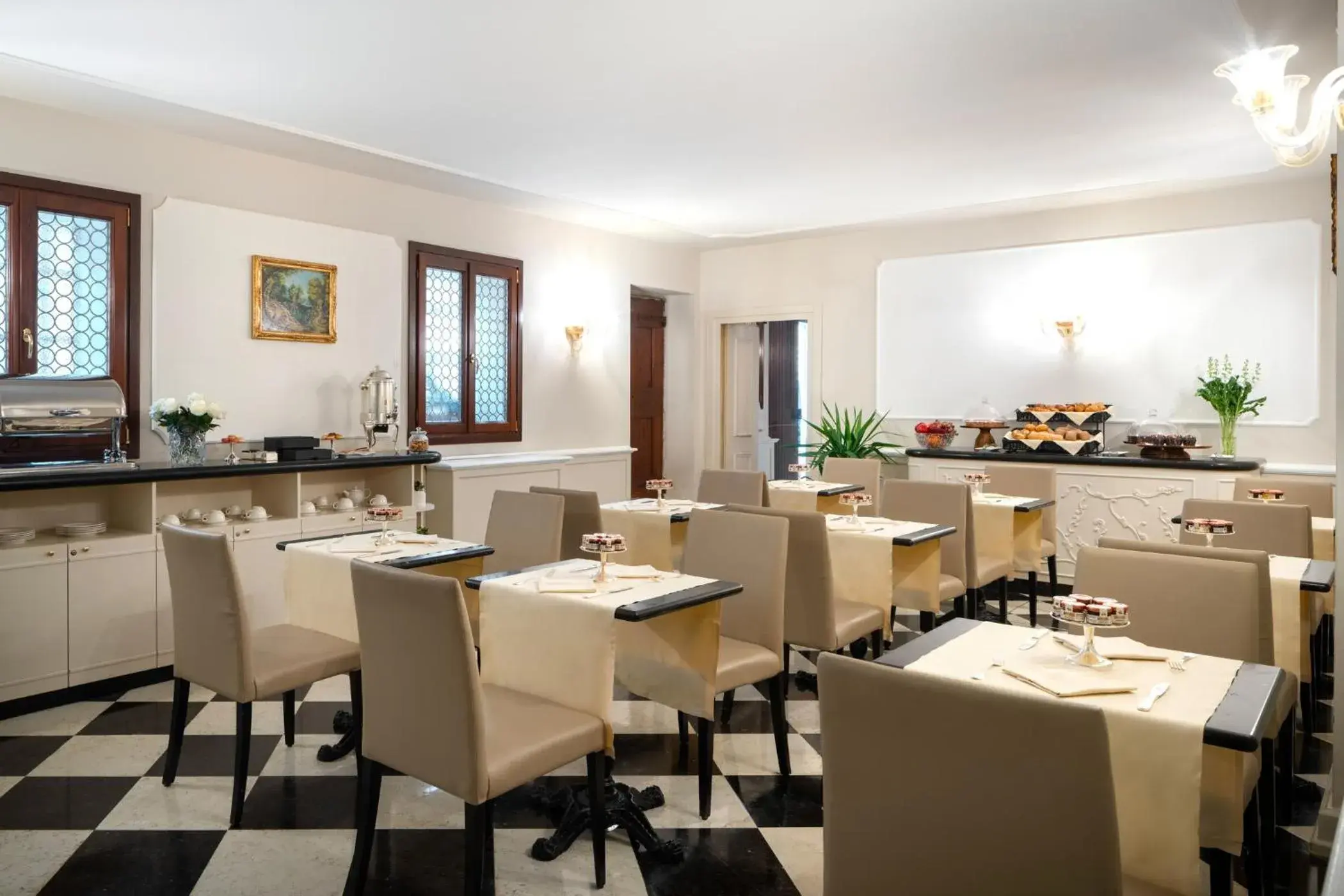 Restaurant/Places to Eat in Una Hotel Venezia
