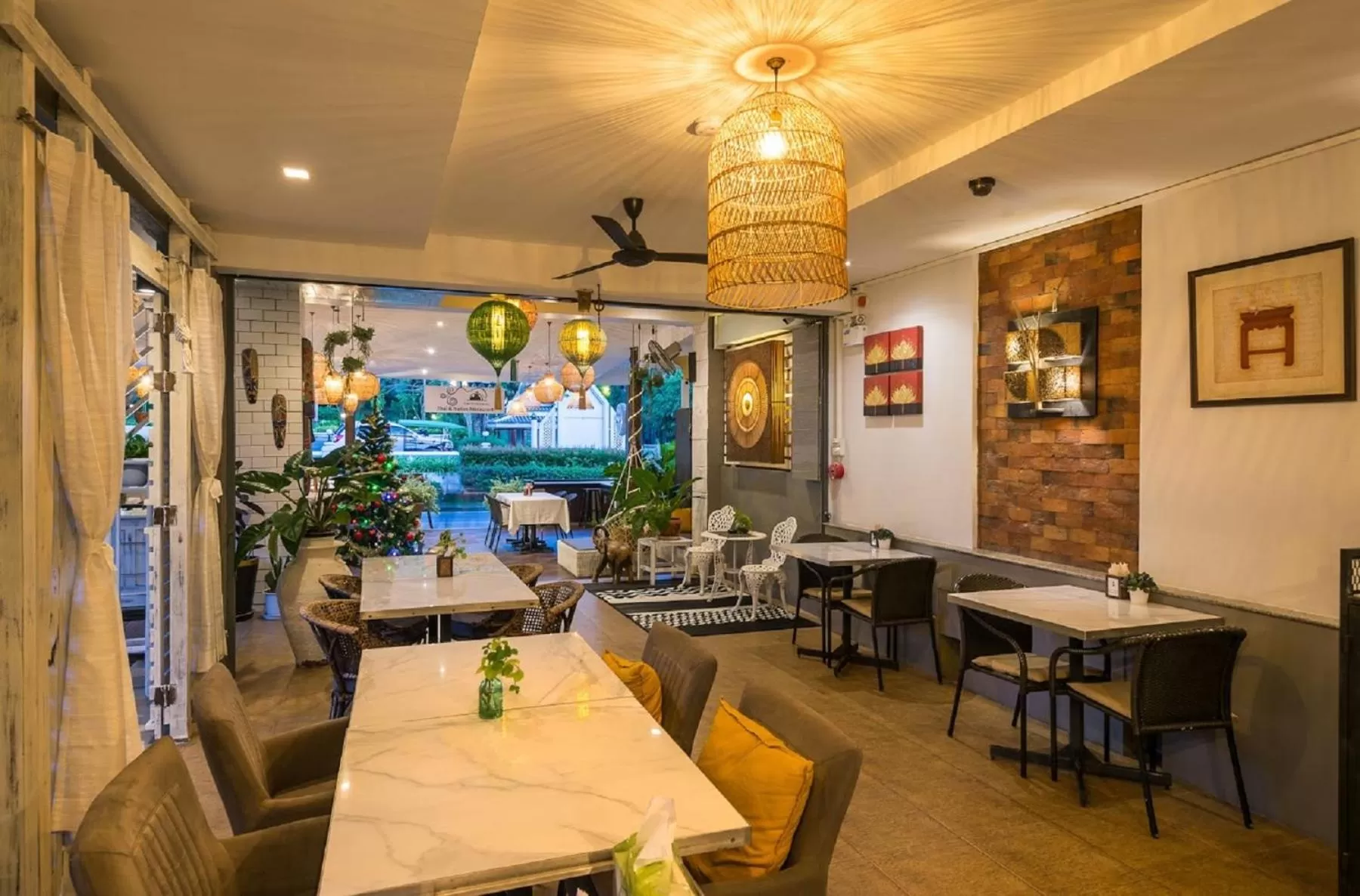 Restaurant/places to eat in Baan Ban Dalay