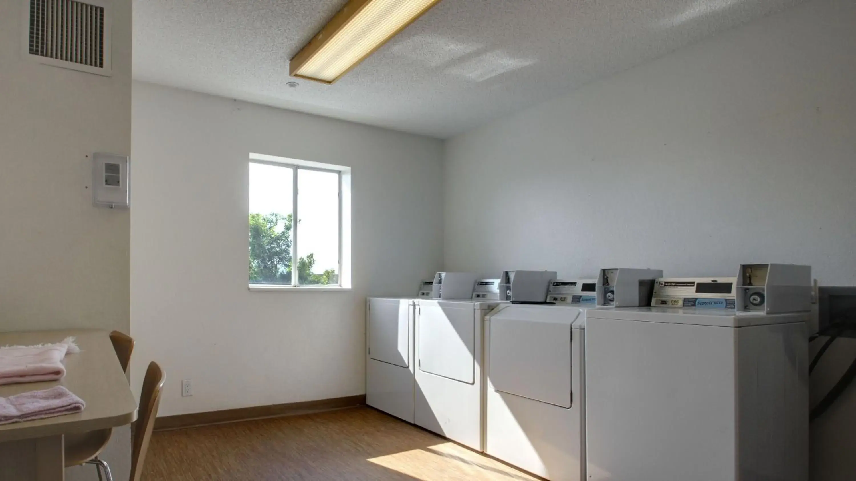 Decorative detail, Kitchen/Kitchenette in Motel 6 Lehi, UT - Thanksgiving Point