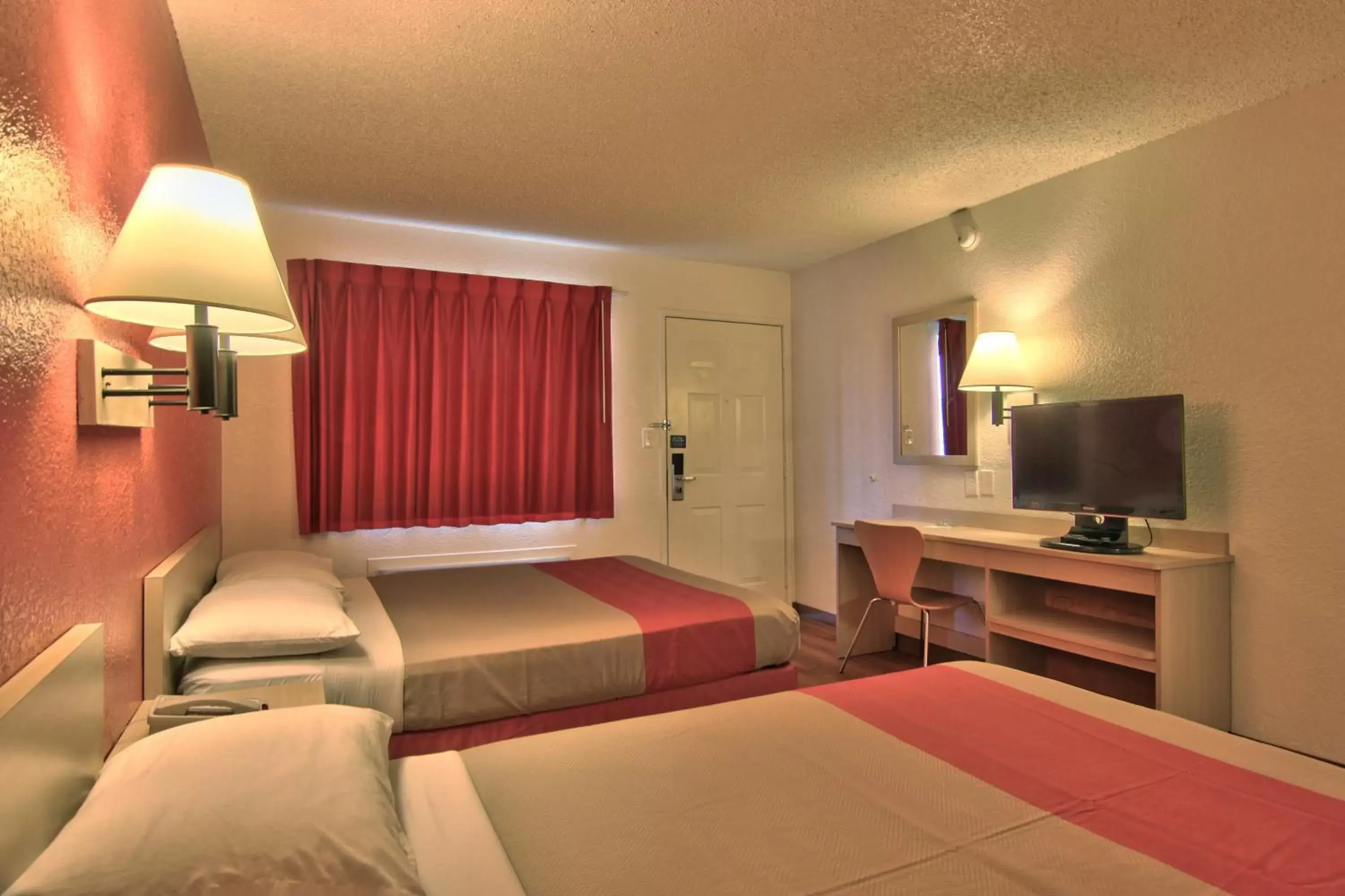 Bedroom, Bed in Motel 6-Sacramento, CA - Old Sacramento North