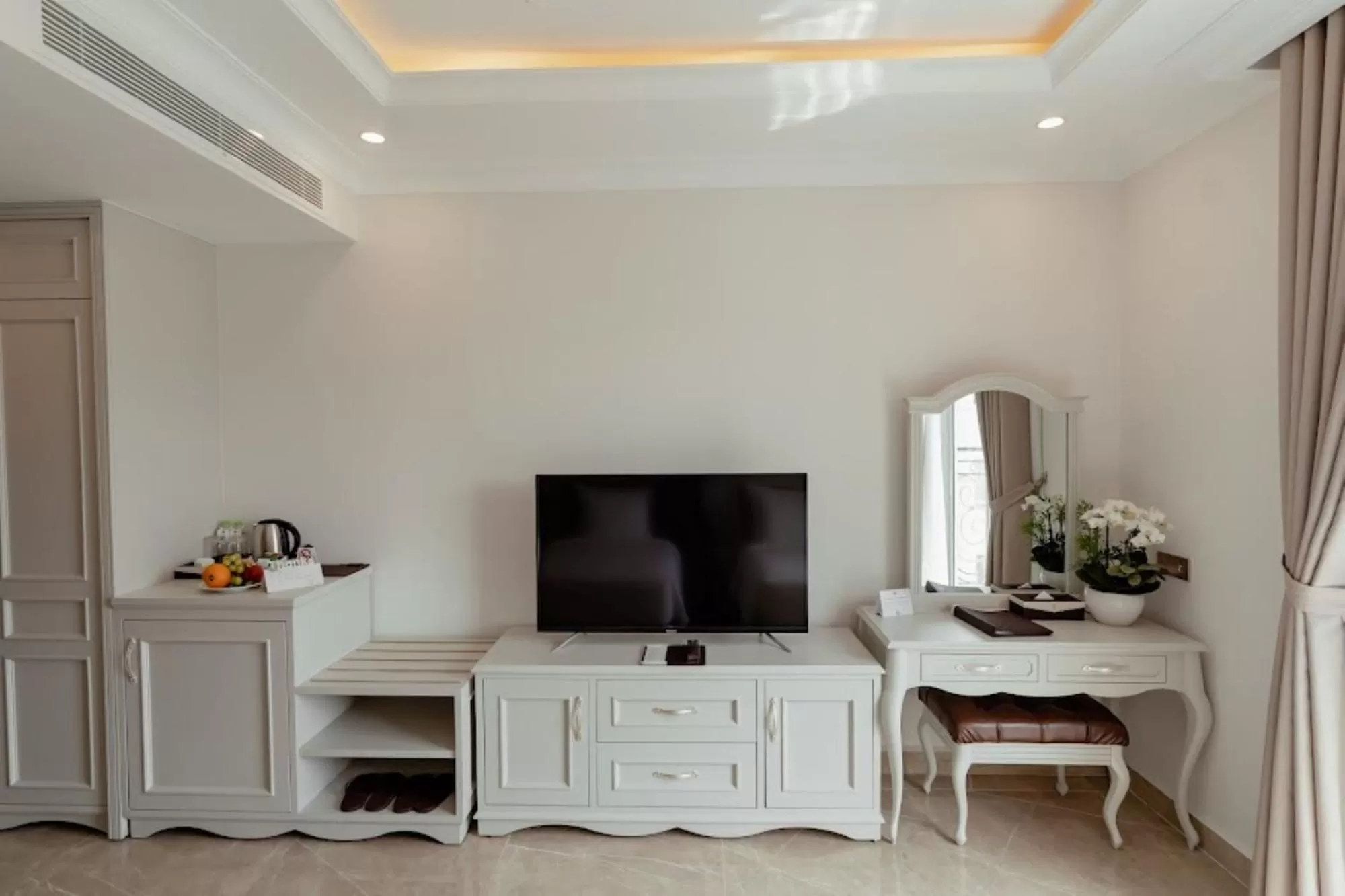 TV and multimedia, TV/Entertainment Center in MerPerle Beach Hotel