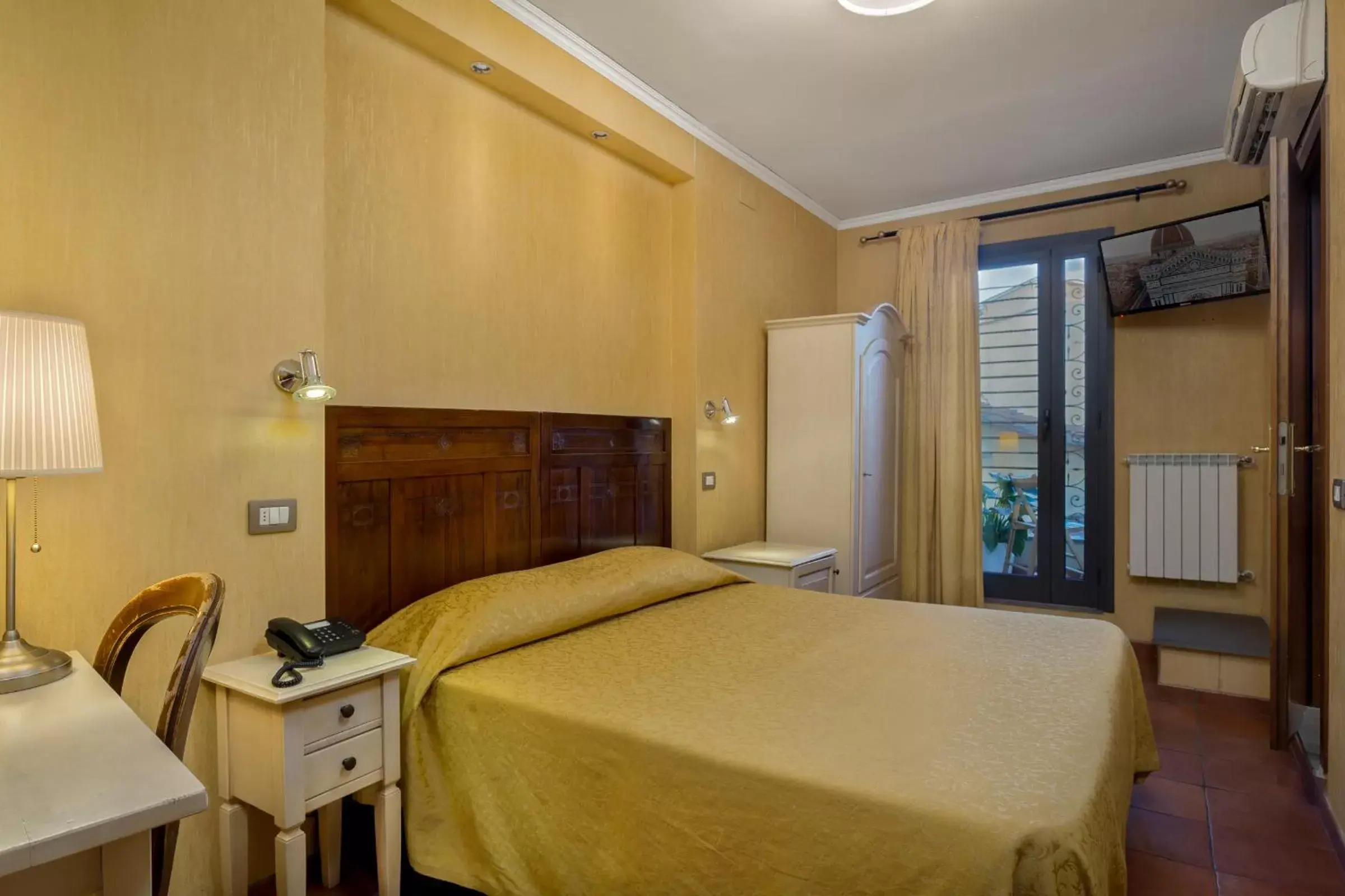 Bed in Hotel Kursaal & Ausonia