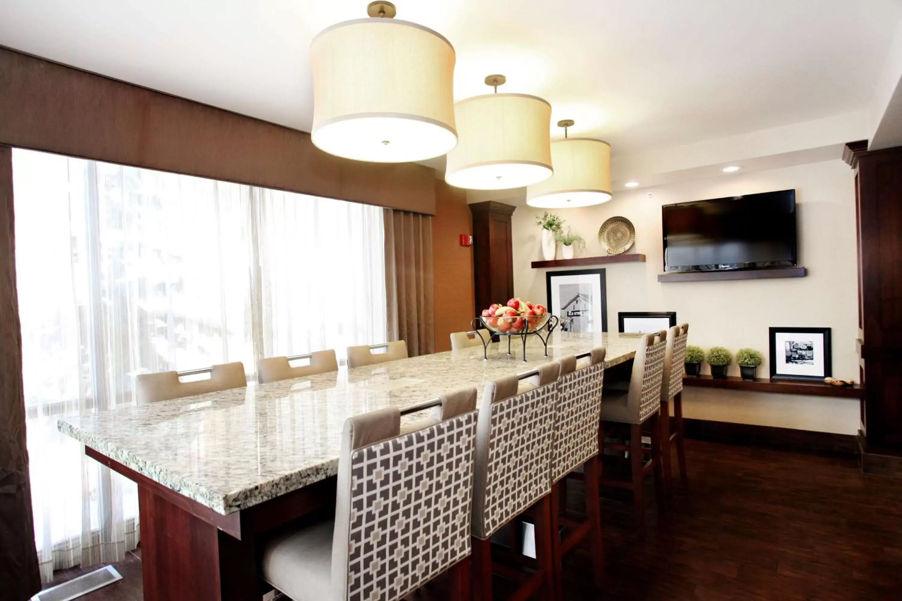 Dining Area in Hampton Inn Salt Lake City-North