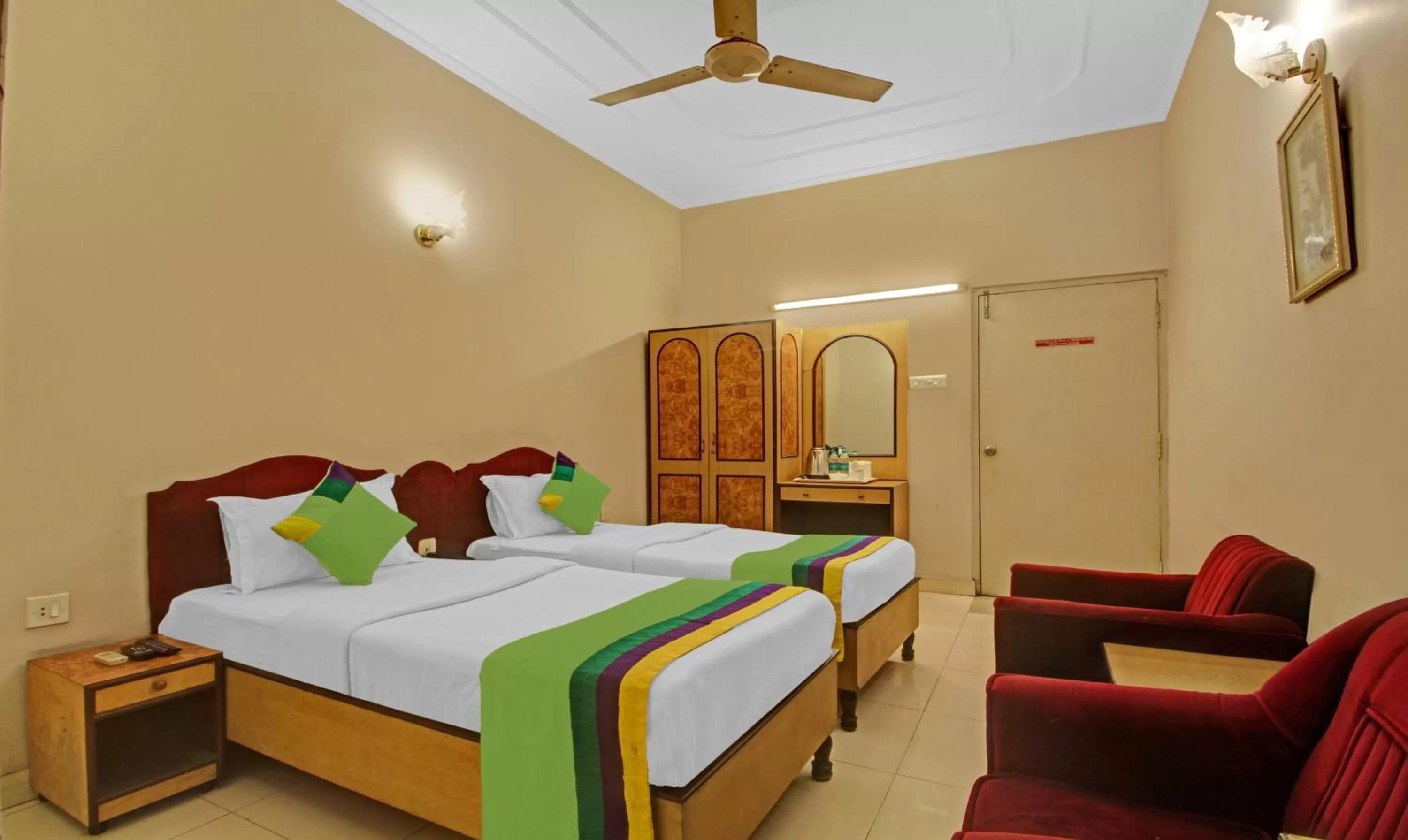 Photo of the whole room, Bed in Treebo Mira Inn, Camac Street