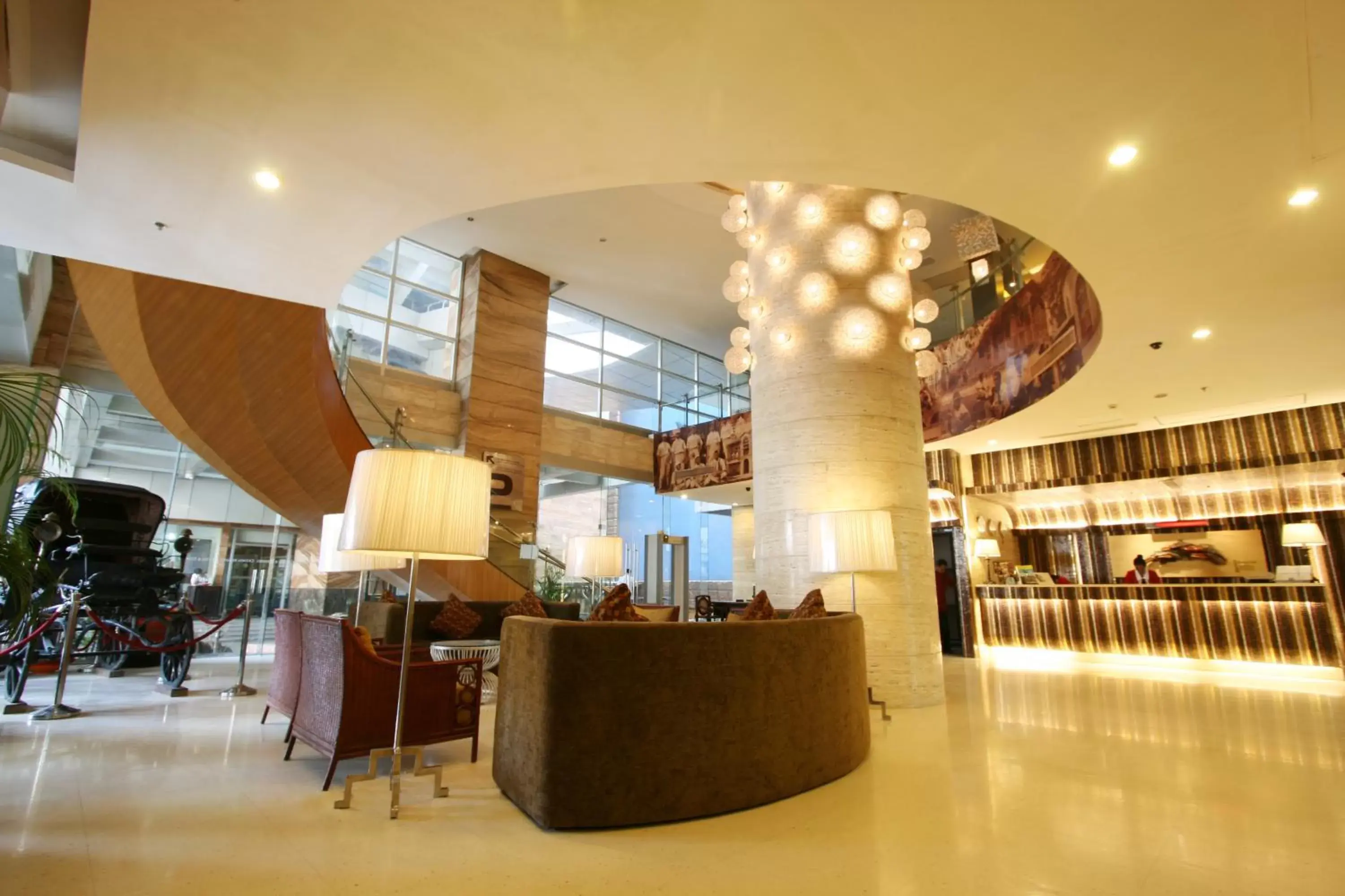 Lobby or reception, Restaurant/Places to Eat in Crown Regency Hotel & Towers