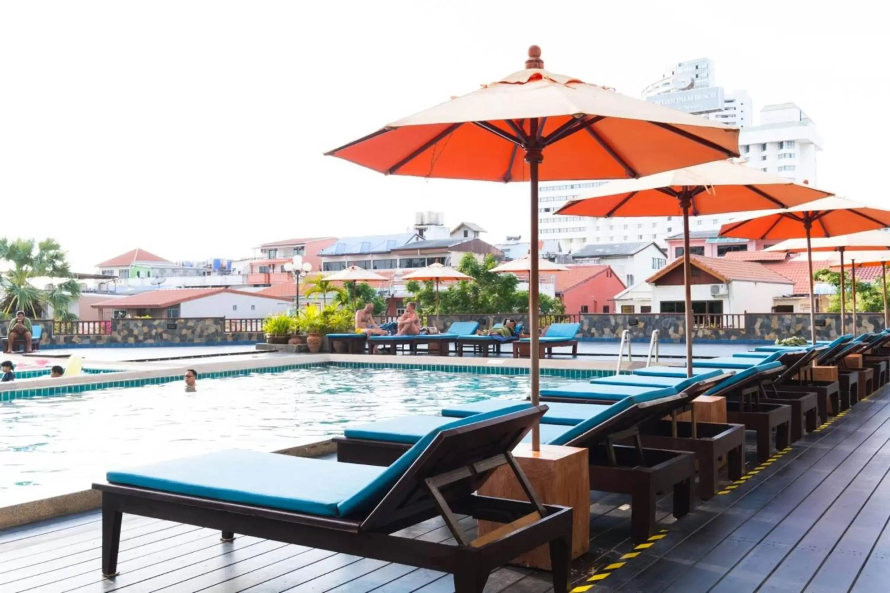 Swimming Pool in Jomtien Thani Hotel