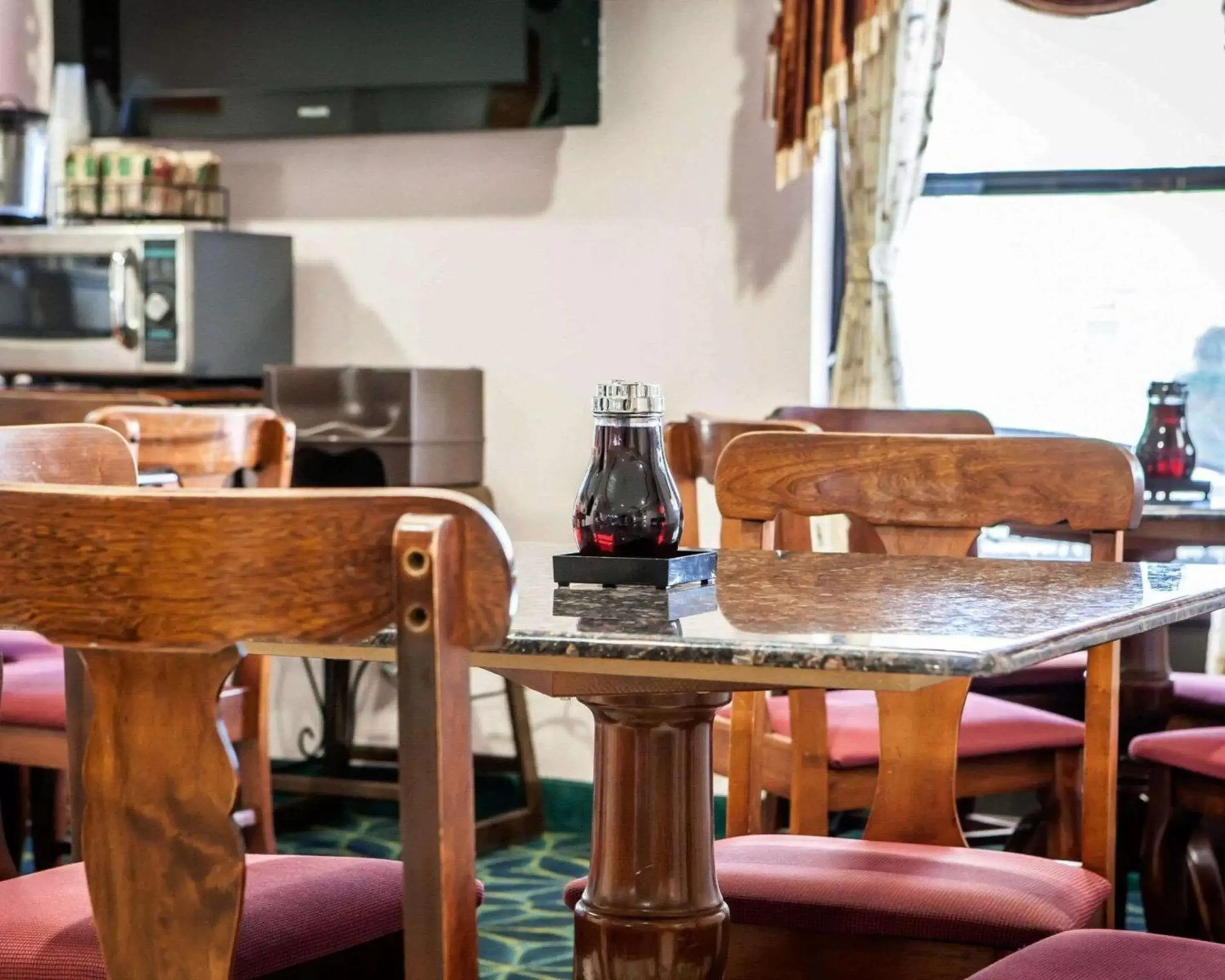 Restaurant/places to eat in Quality Inn Arcola Restaurant/places to eat in Quality Inn Arcola