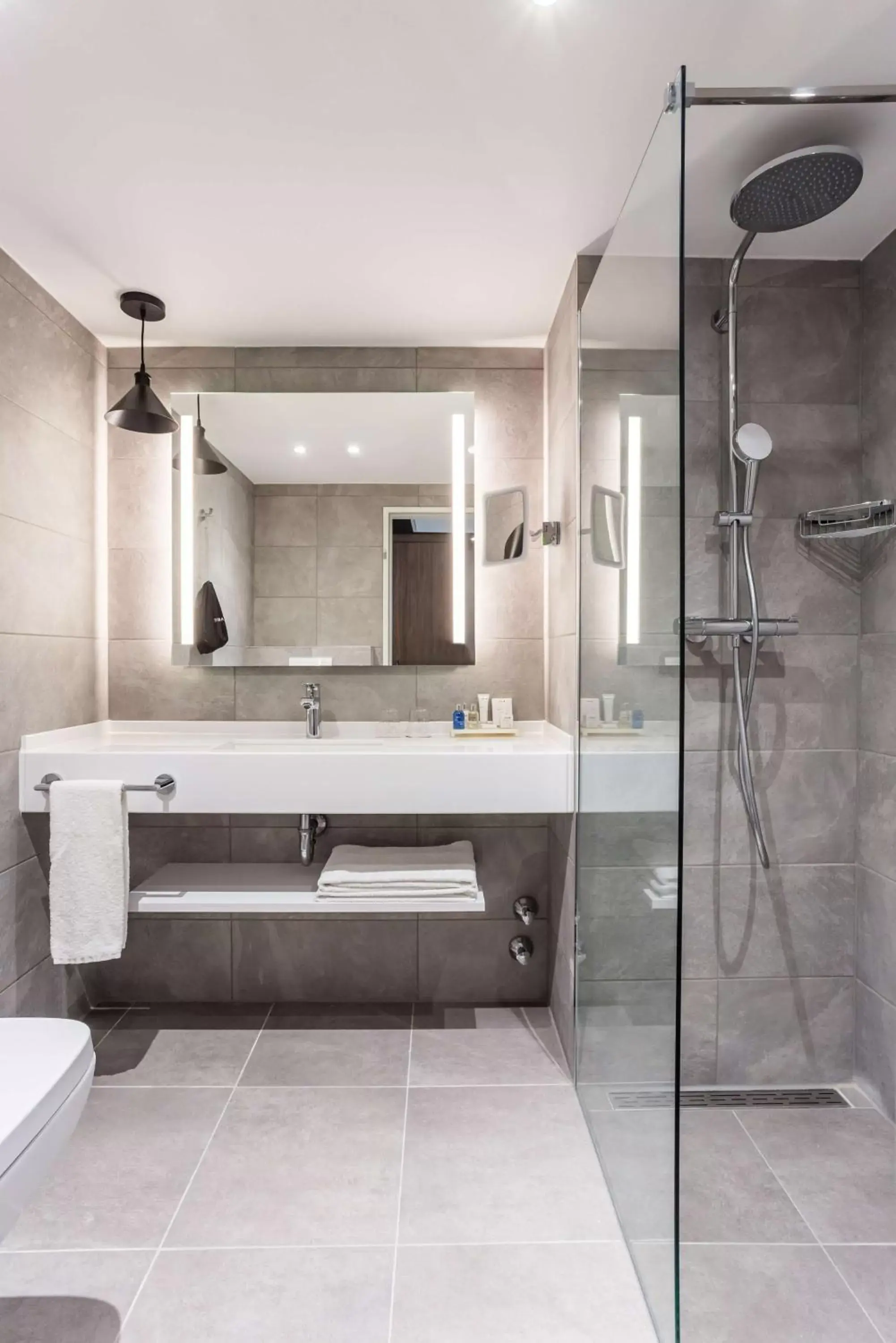 Shower, Bathroom in Radisson Blu Conference Hotel, Düsseldorf