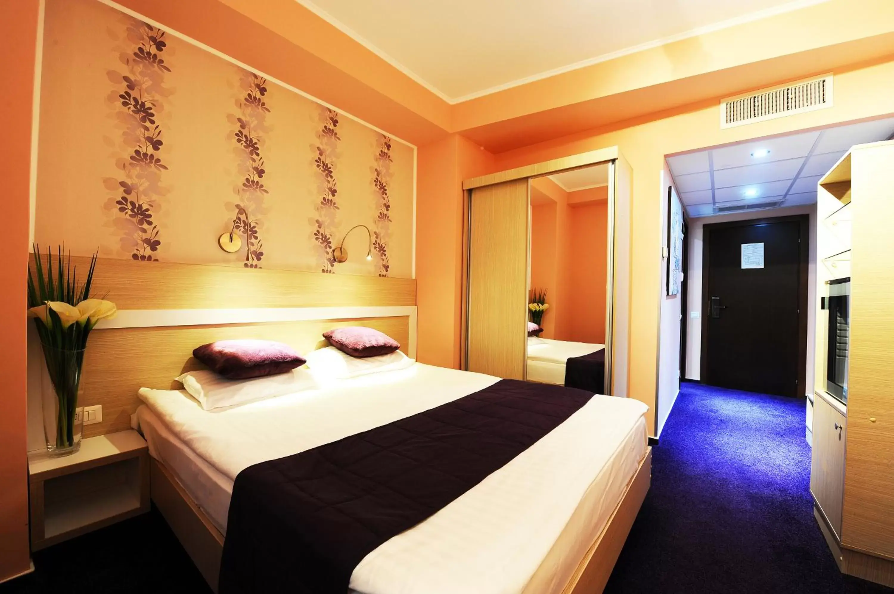 Standard Queen Room in Hotel Trianon
