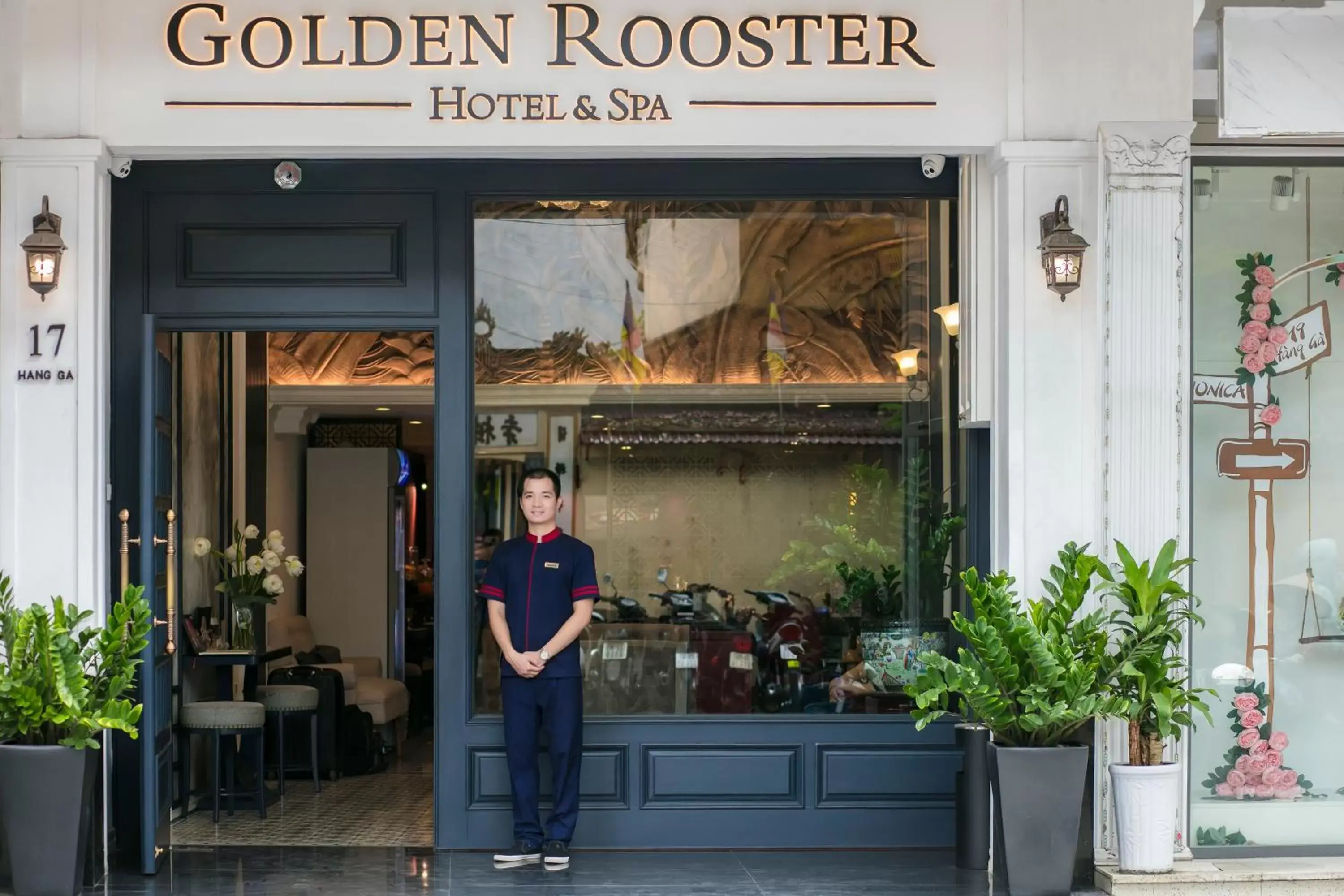 Facade/entrance in Golden Rooster Hotel