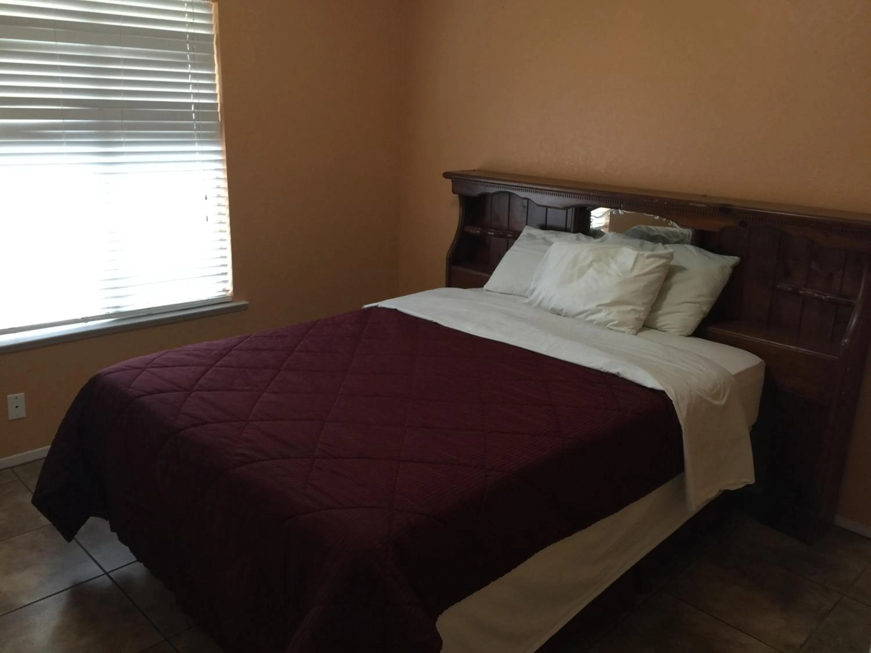 Bed in Mountain Trail Lodge and Vacation Rentals
