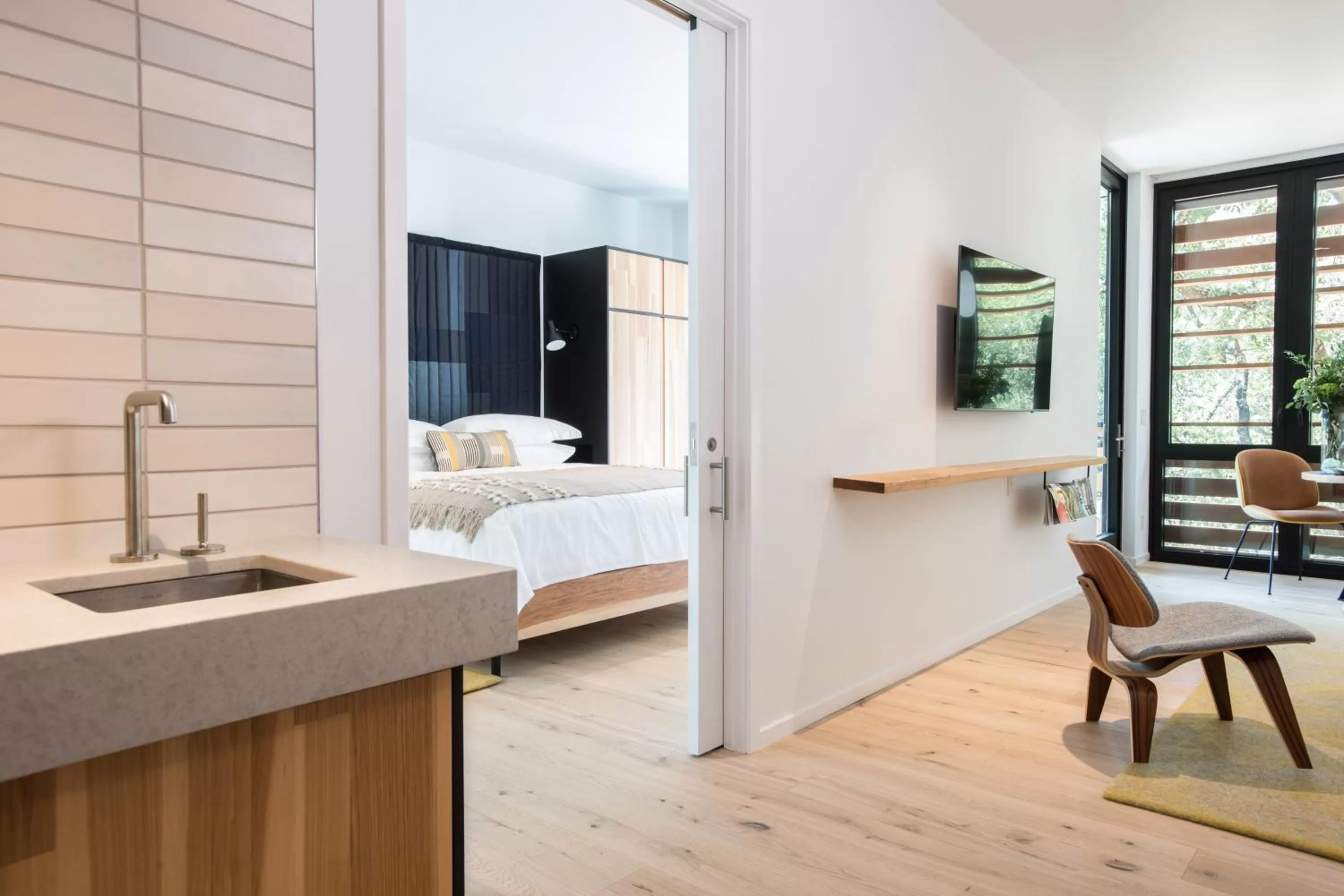 Living room, Bed in Harmon Guest House