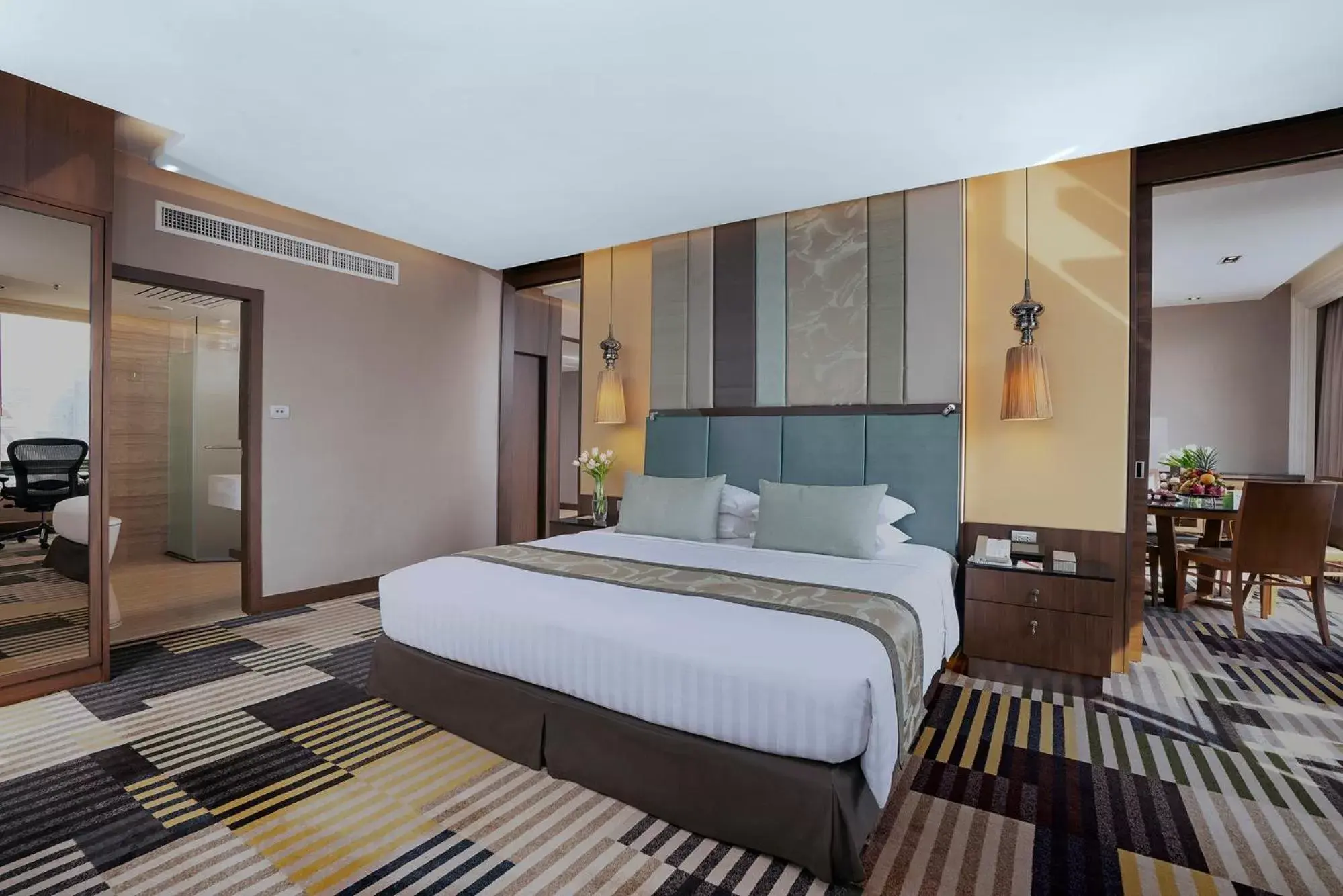 Bedroom, Bed in The Landmark Bangkok - SHA Extra Plus