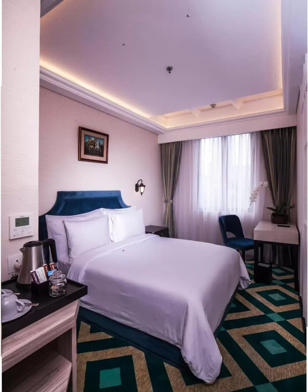 Bedroom, Bed in Hotel Des Indes Menteng