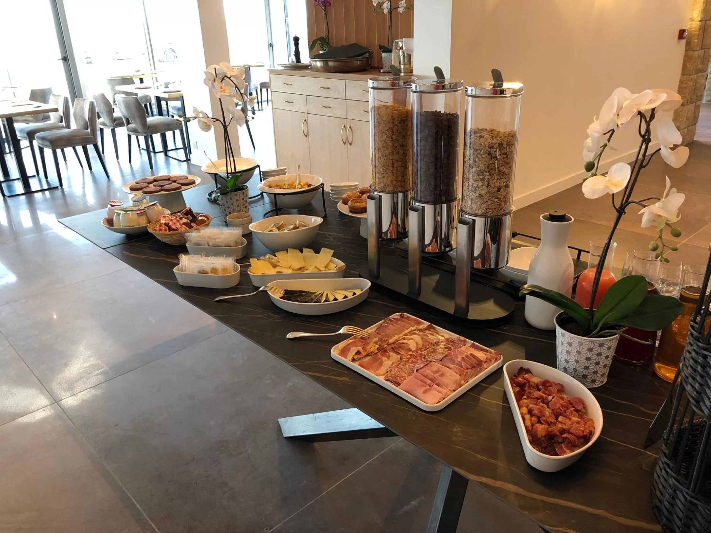 Food and drinks in Le Diana Hôtel & Spa