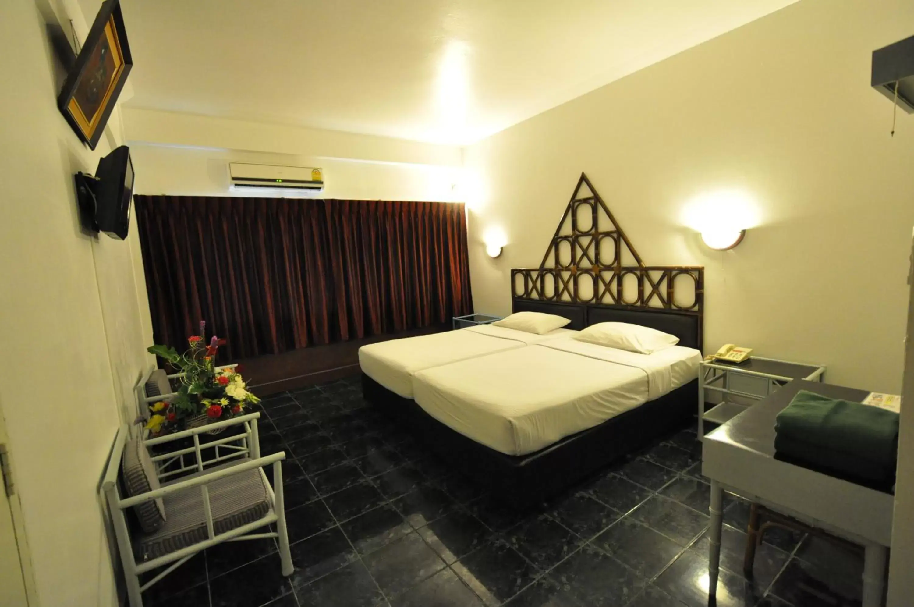 Bedroom, Bed in Basaya Beach Hotel & Resort