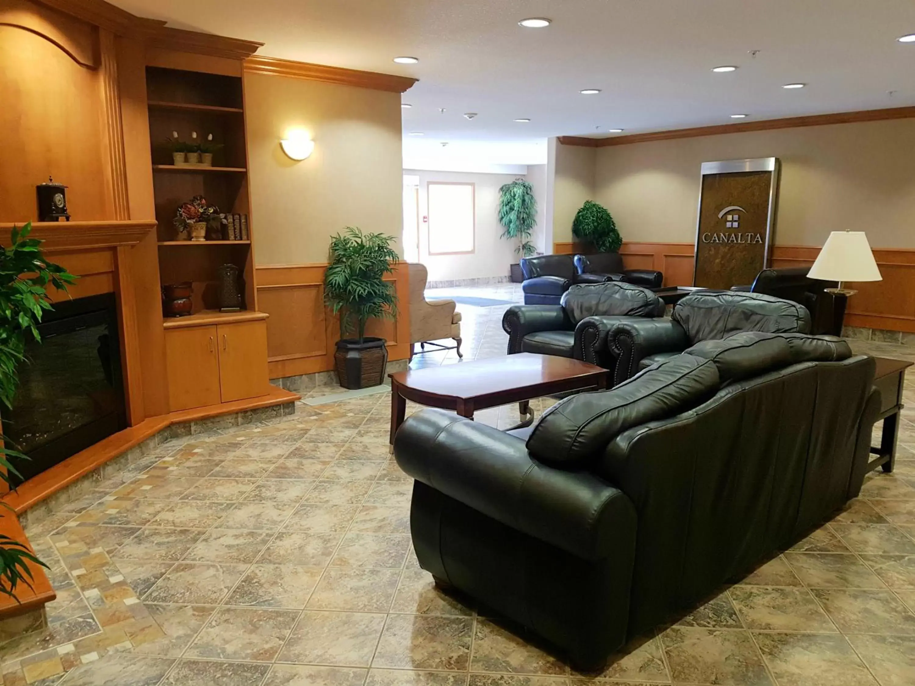 Communal lounge/ TV room, Lounge/Bar in Canalta Stettler