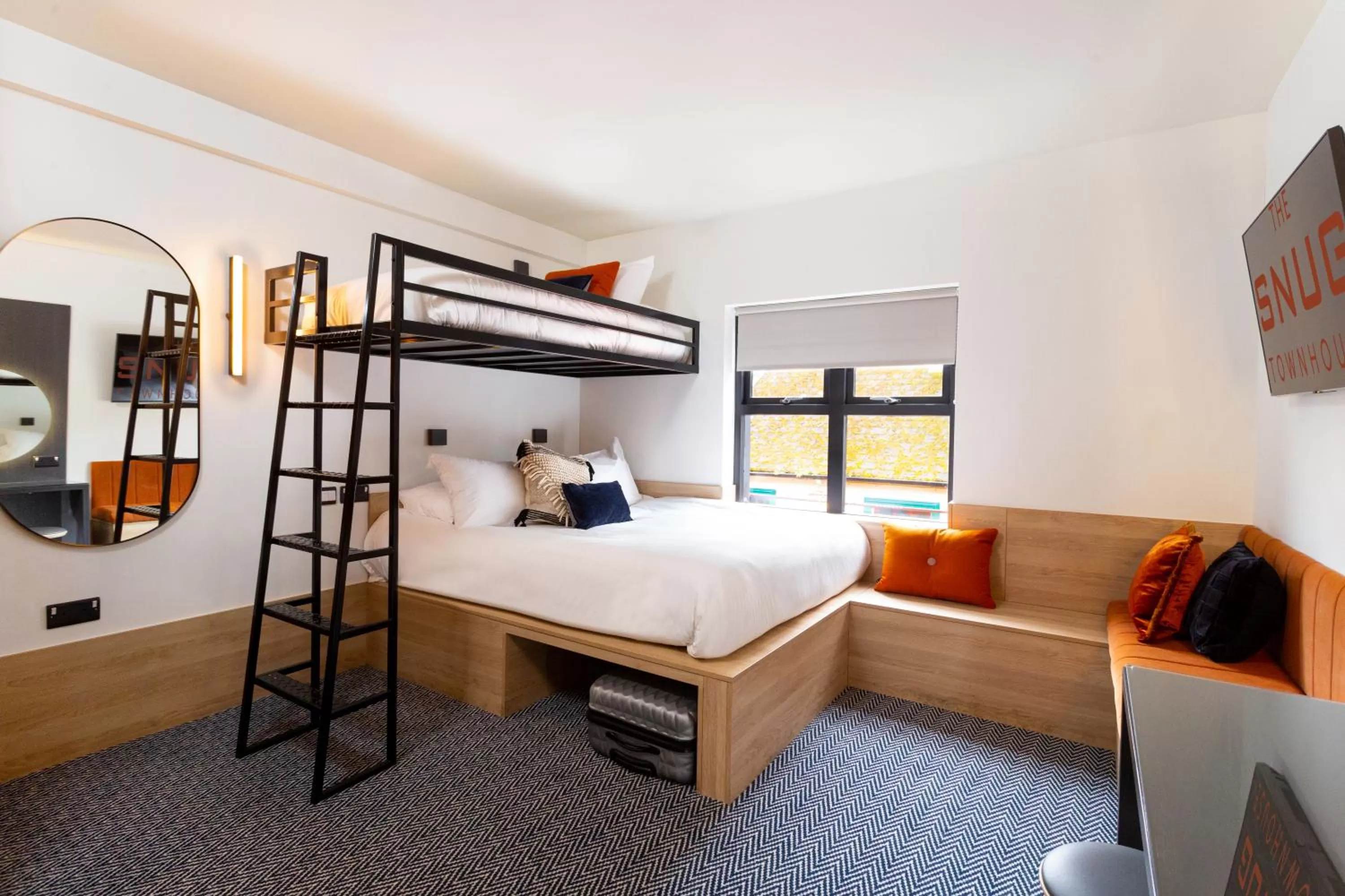 Bed in The Snug Townhouse