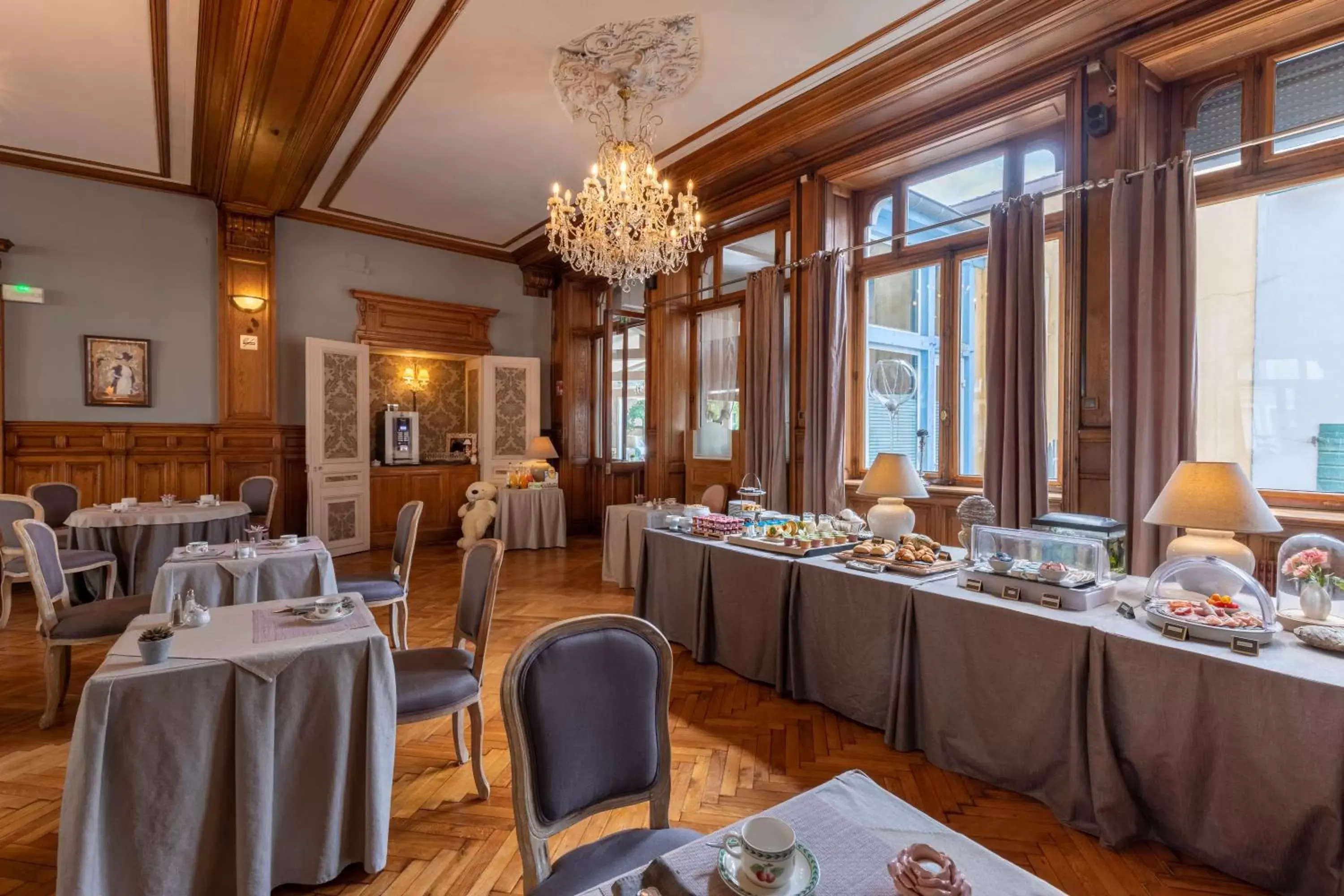 Breakfast, Restaurant/Places to Eat in The Originals City, Hôtel de la Balance, Montbéliard