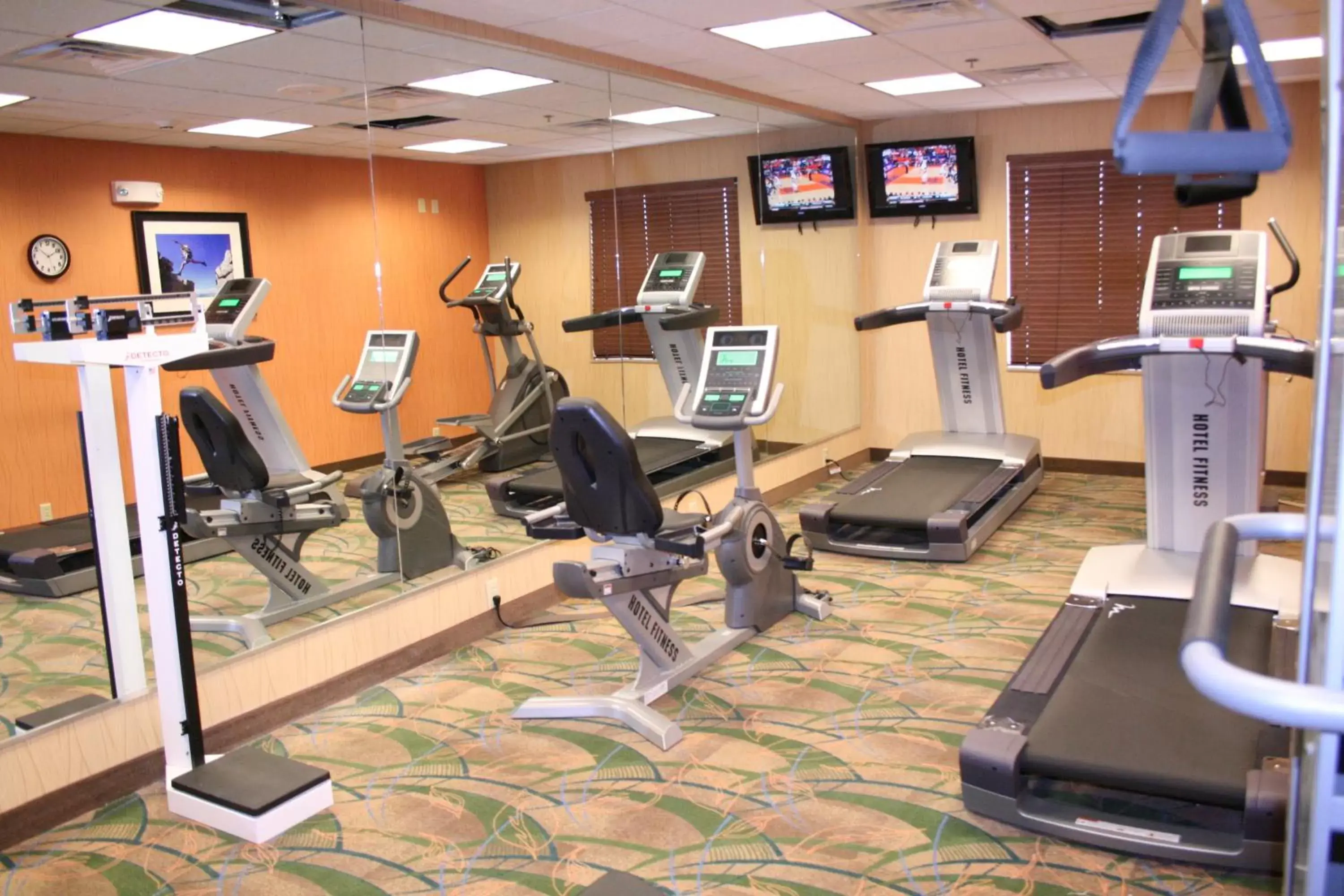 Fitness centre/facilities in Holiday Inn Express Pratt by IHG Fitness centre/facilities in Holiday Inn Express Pratt by IHG