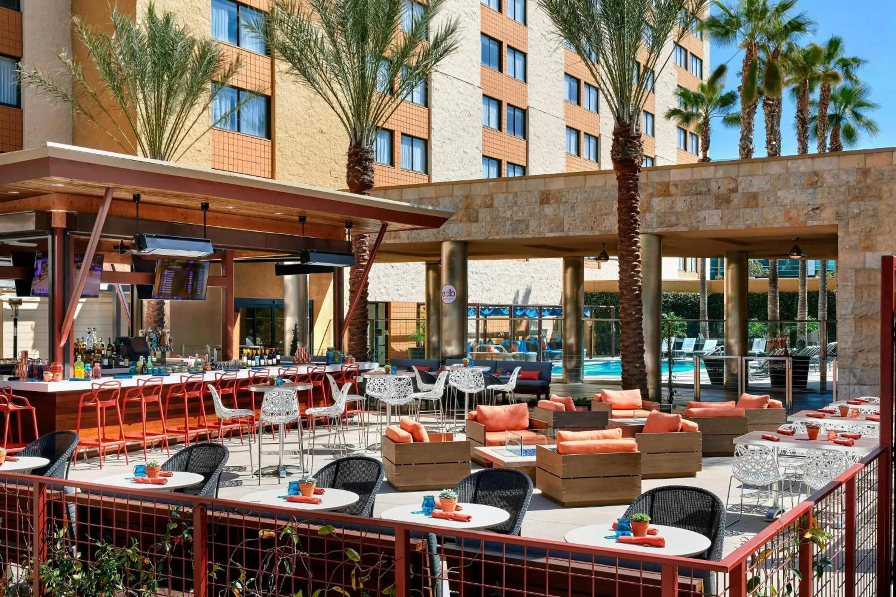 Restaurant/Places to Eat in Los Angeles Marriott Burbank Airport