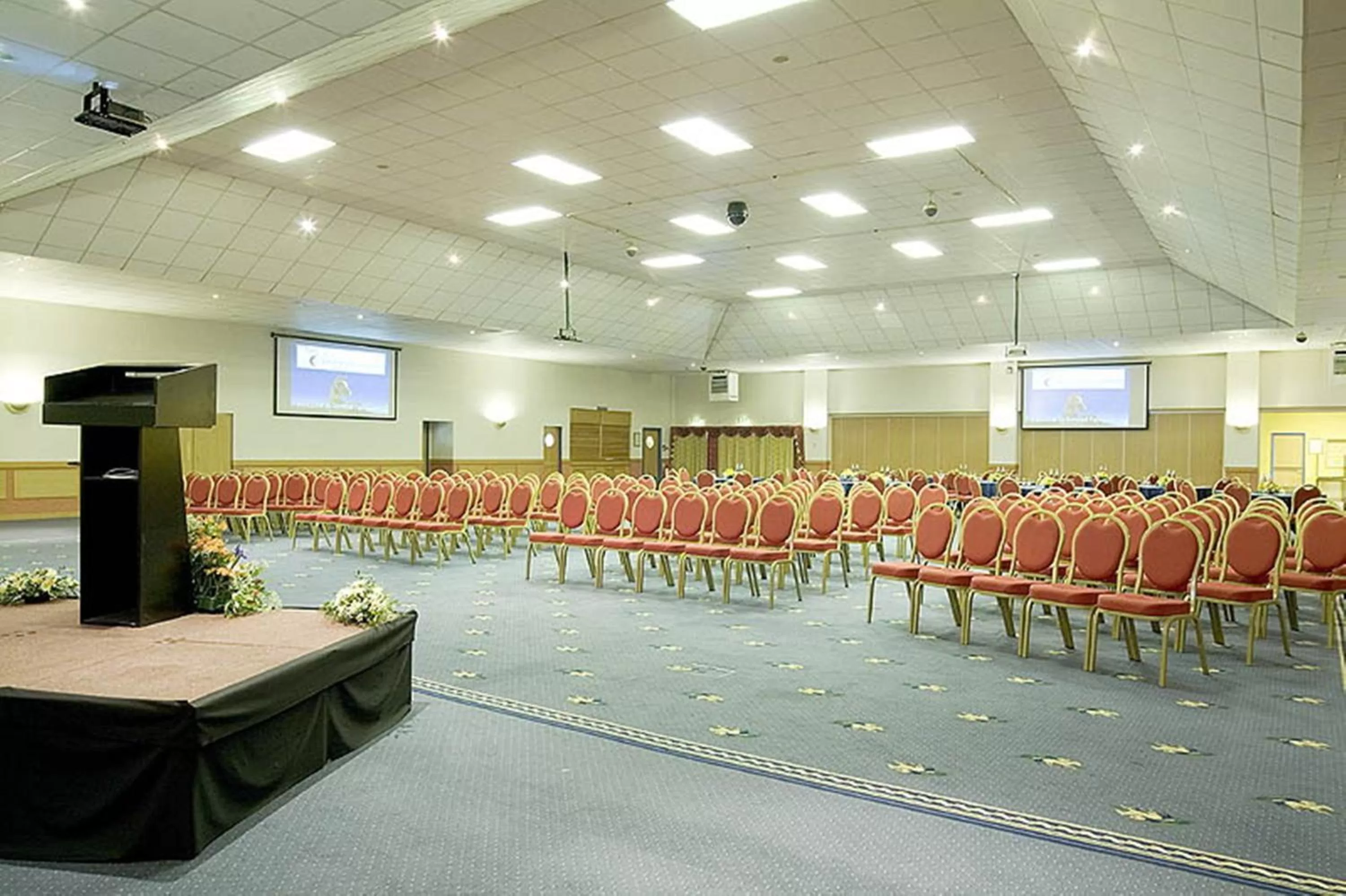 Meeting/conference room in Holiday Inn Wolverhampton - Racecourse by IHG