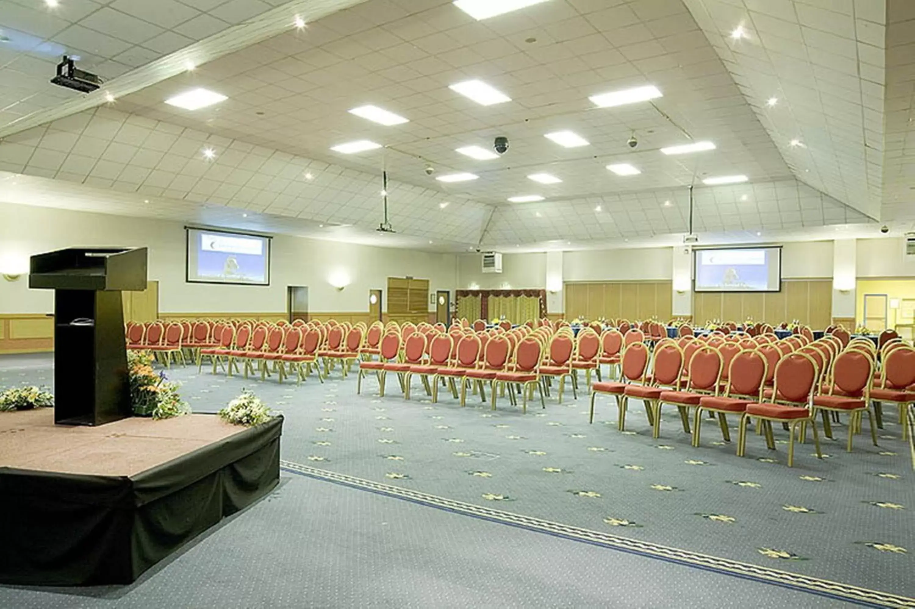 Meeting/conference room in Holiday Inn Wolverhampton - Racecourse, an IHG Hotel