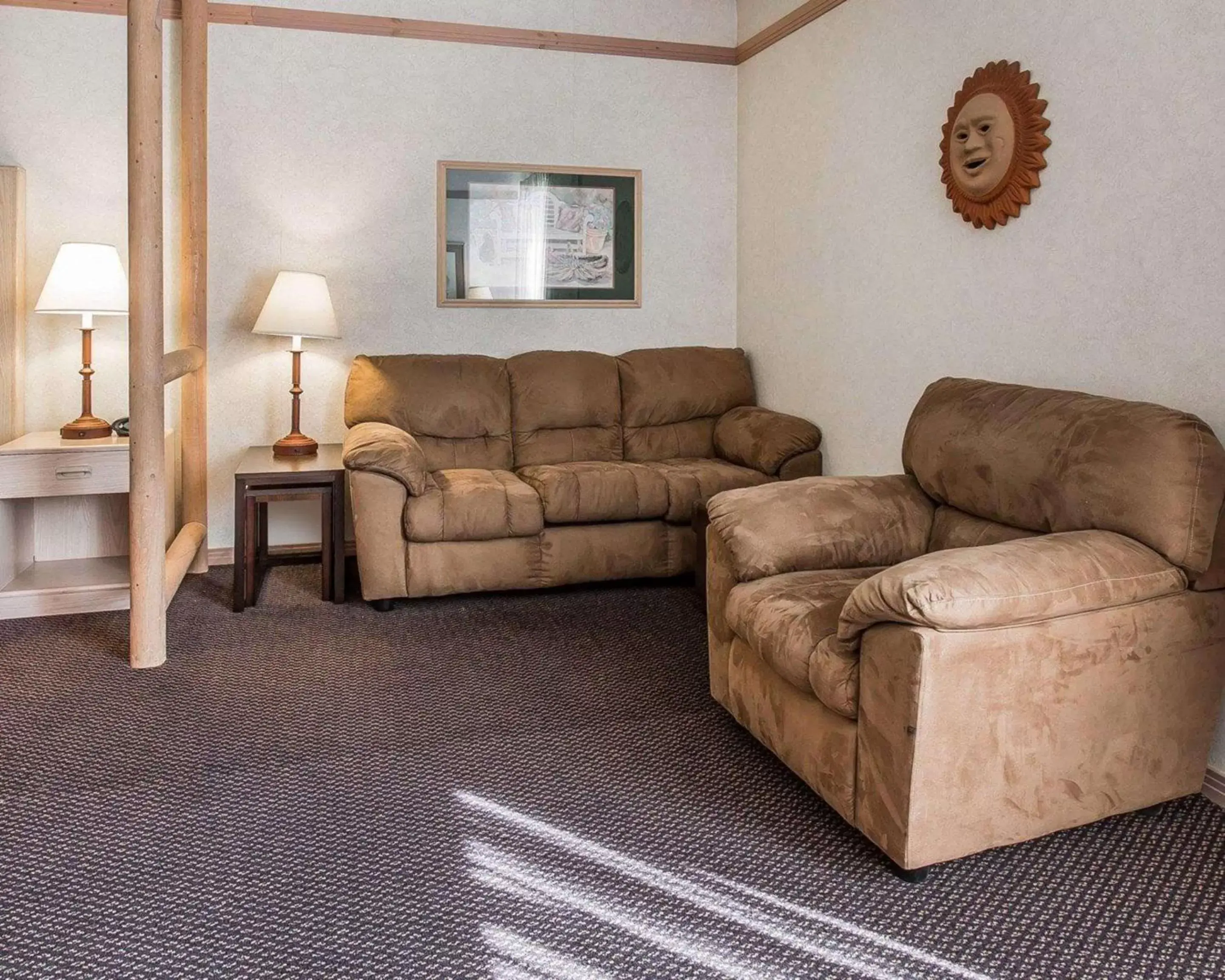 Photo of the whole room, Seating Area in Quality Suites Moab near Arches National Park