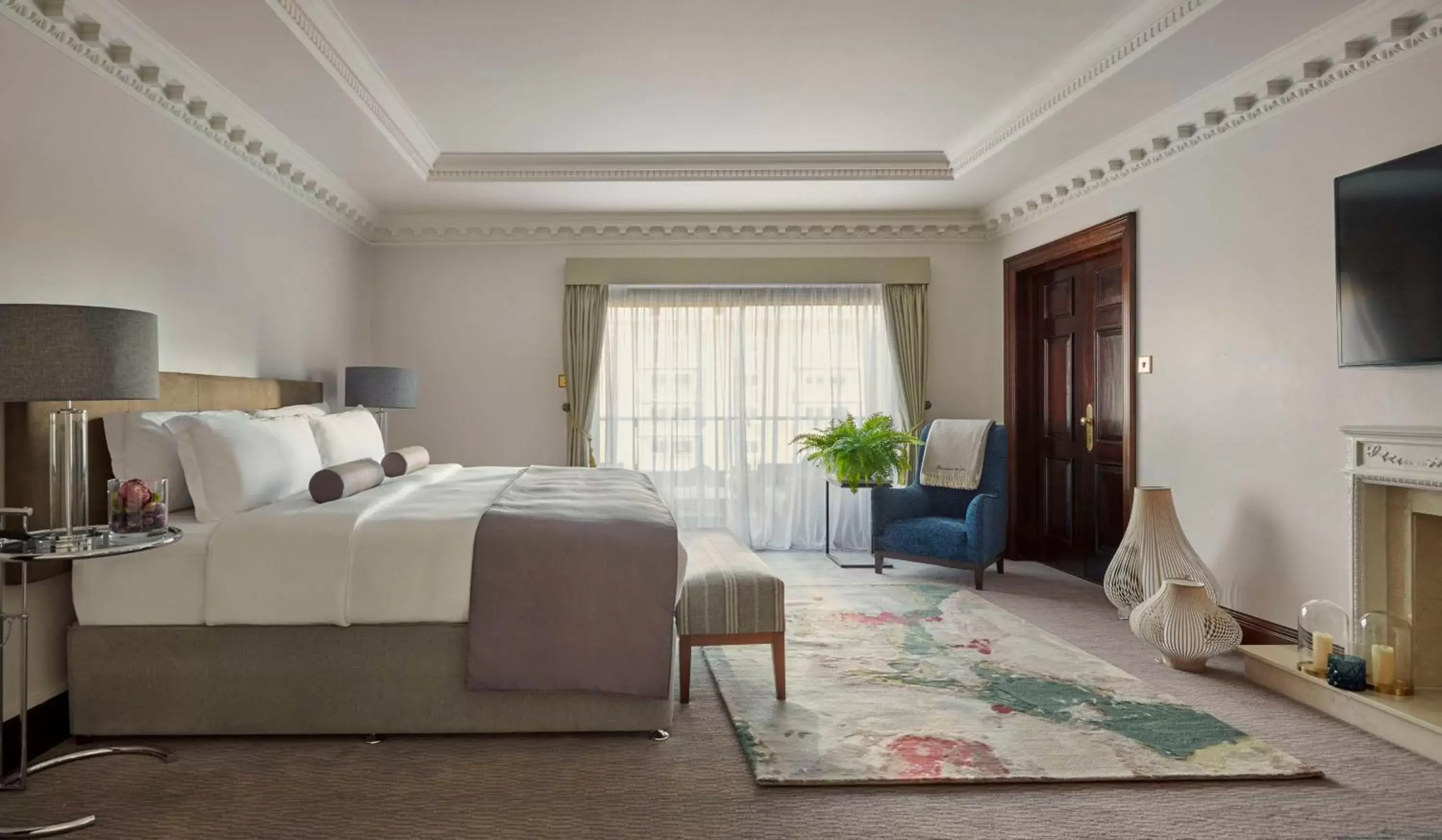 Photo of the whole room, Bed in Hyatt Regency London - The Churchill