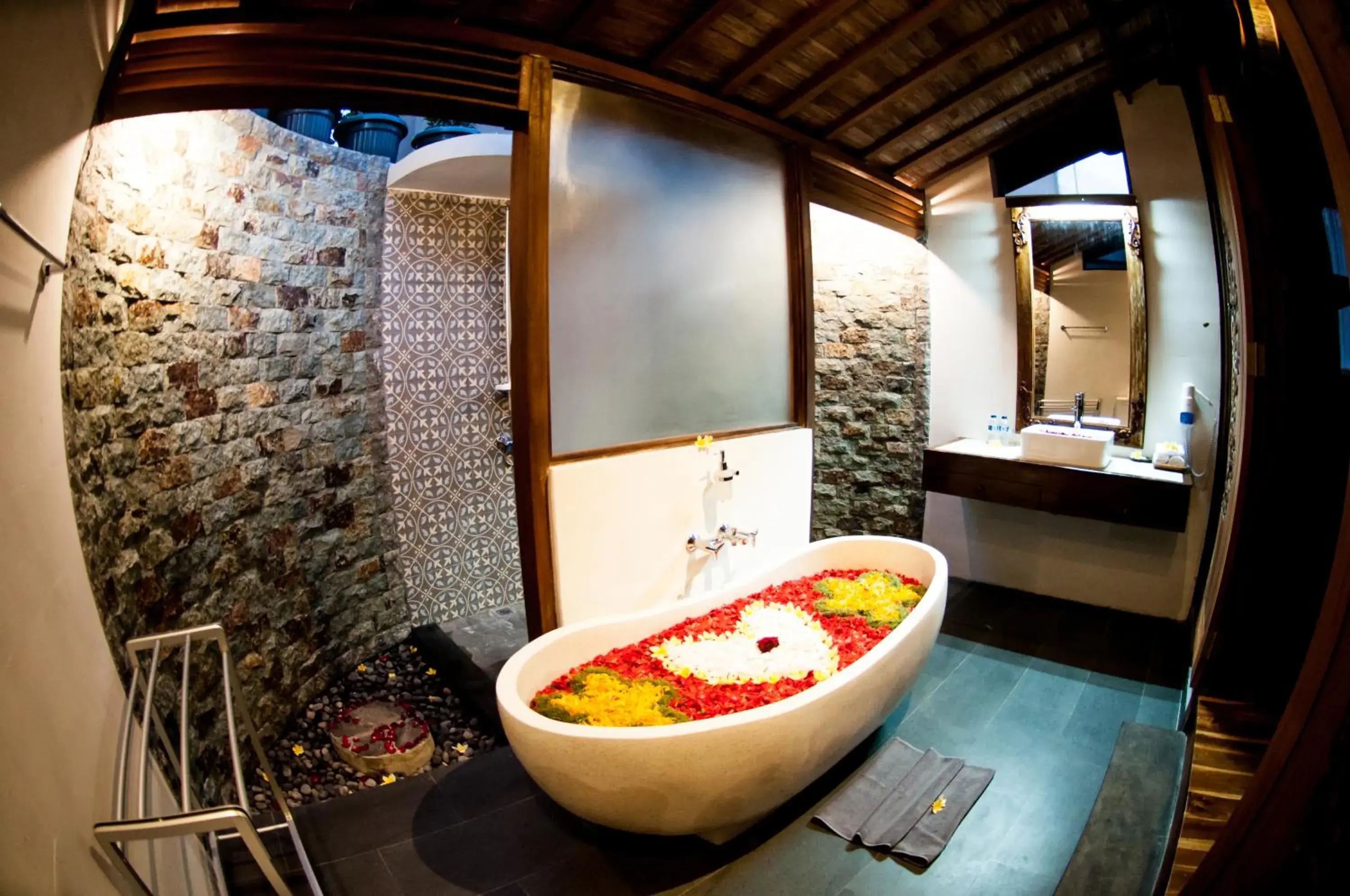 Hot Tub, Bathroom in Puri Kobot
