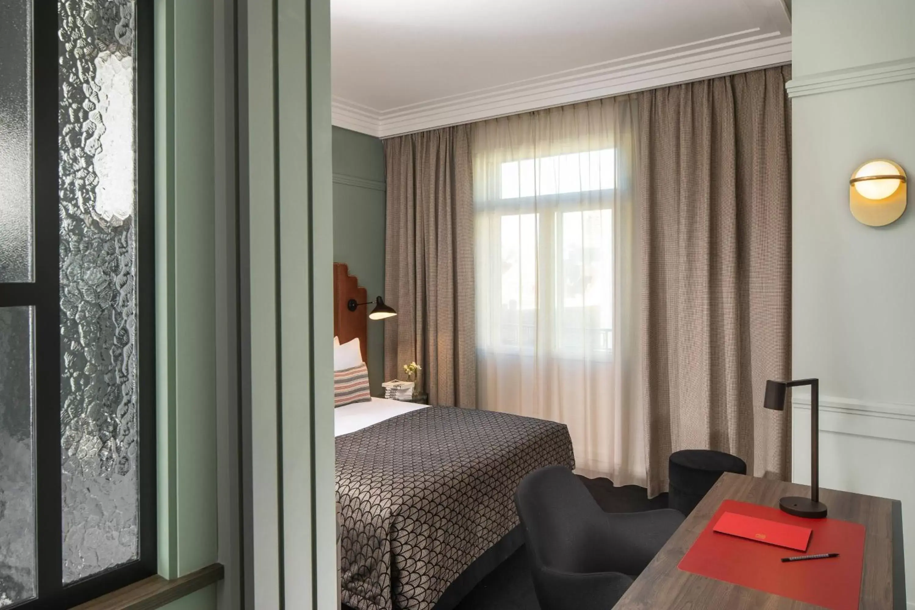 Photo of the whole room, Bed in Maison Rouge Strasbourg Hotel & Spa, Autograph Collection