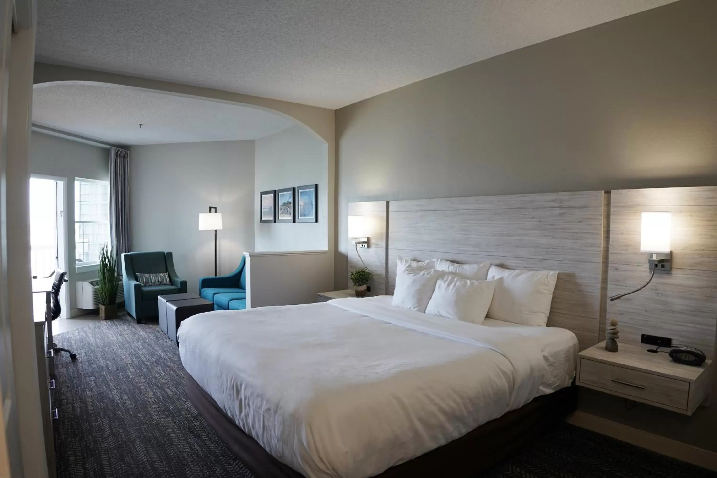 King Suite - Accessible/Non-Smoking in Comfort Suites Chincoteague Island Bayfront Resort