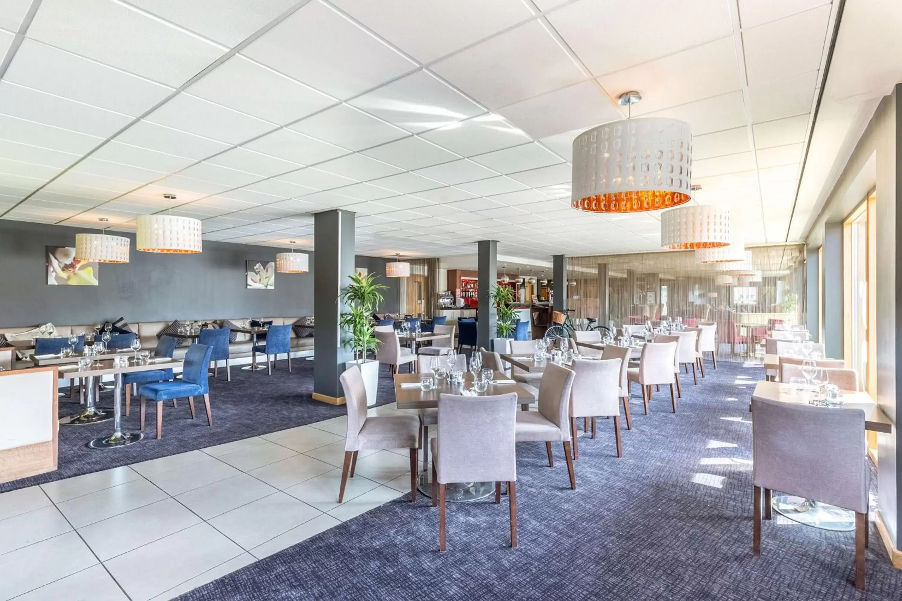 Lounge or bar, Restaurant/Places to Eat in Park Inn by Radisson Peterborough