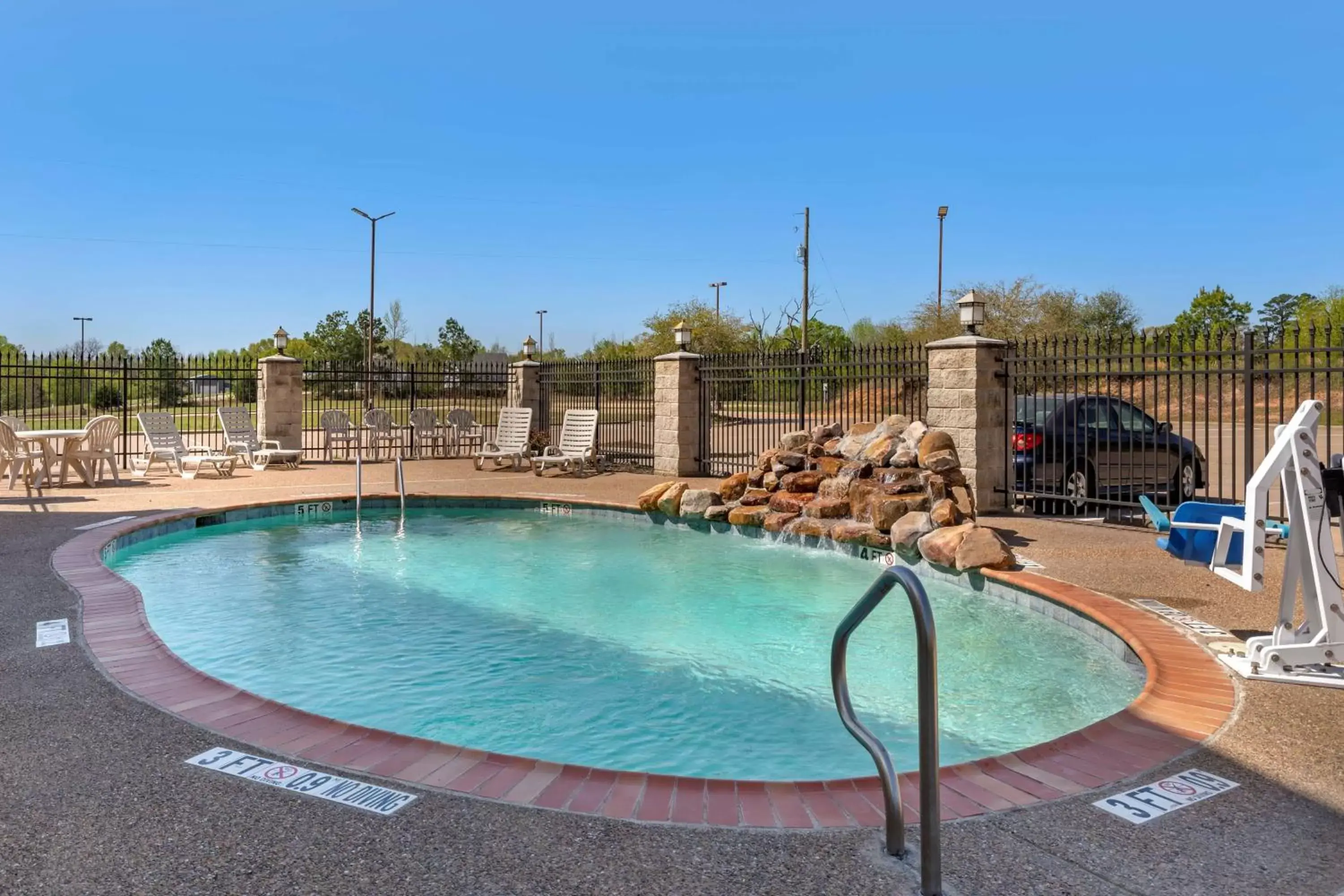 Pool view, Swimming Pool in Best Western Mineola Inn