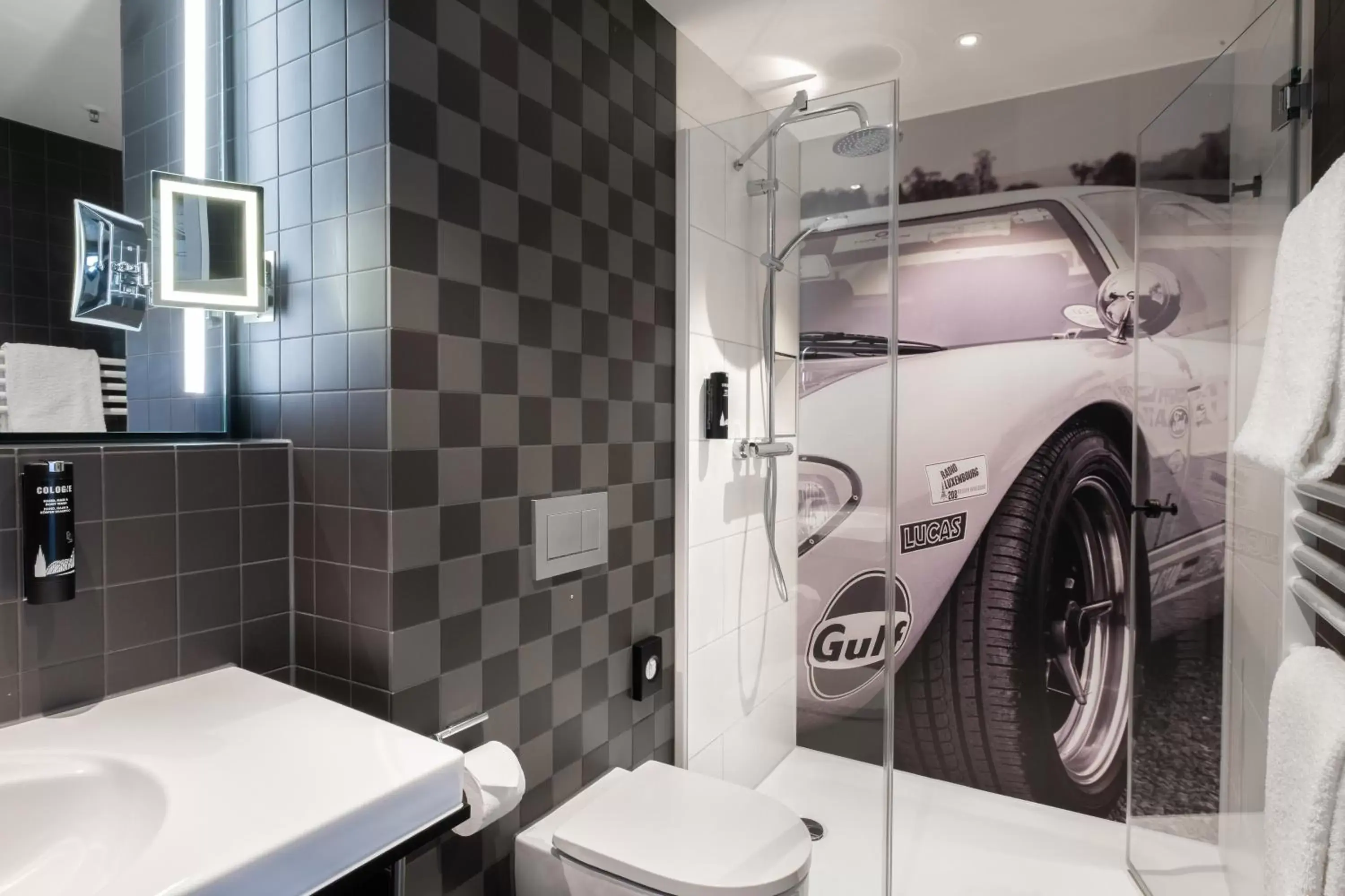 Bathroom in V8 Hotel Köln at MOTORWORLD