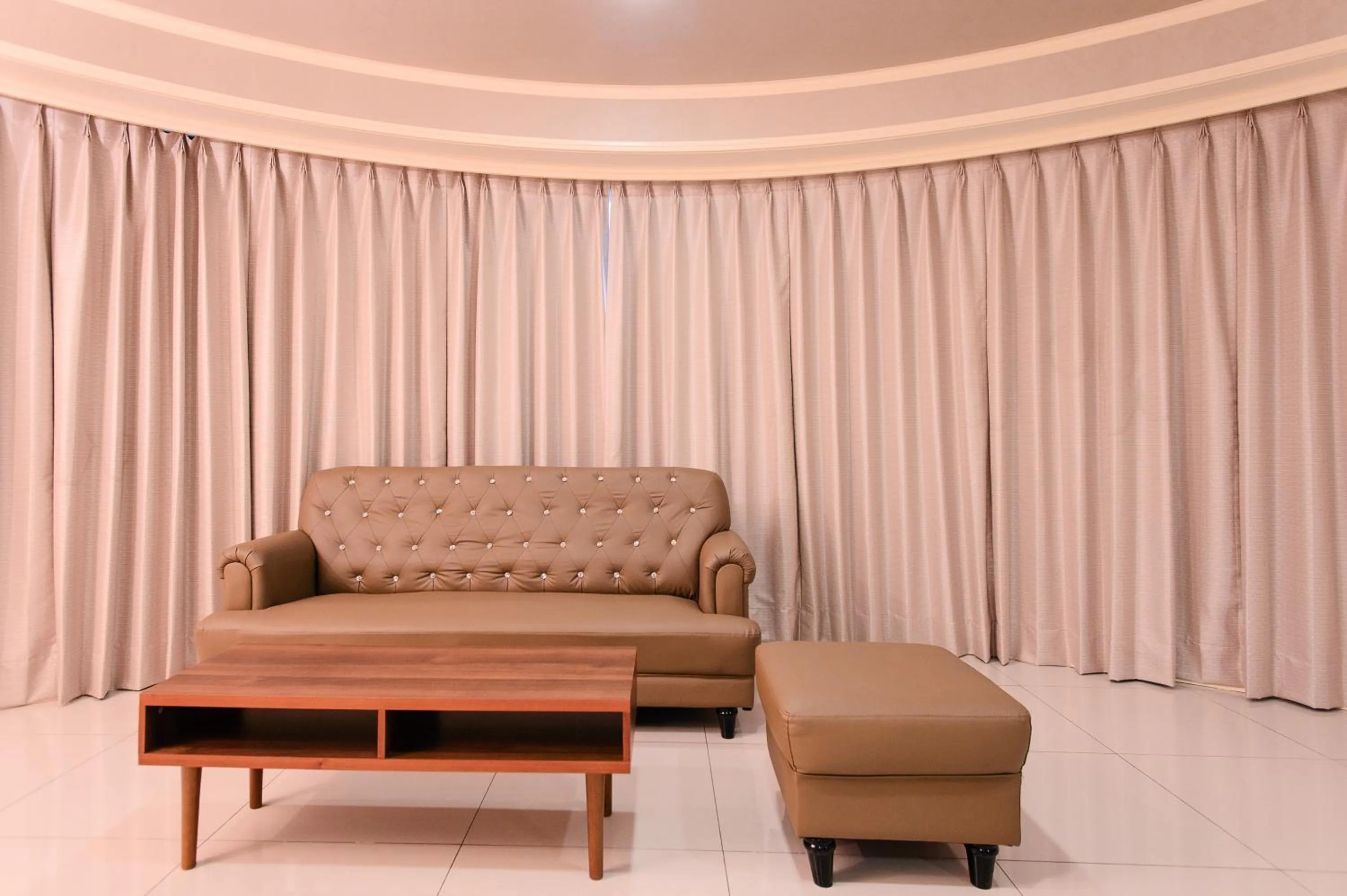 Living room in Duke Business Hotel