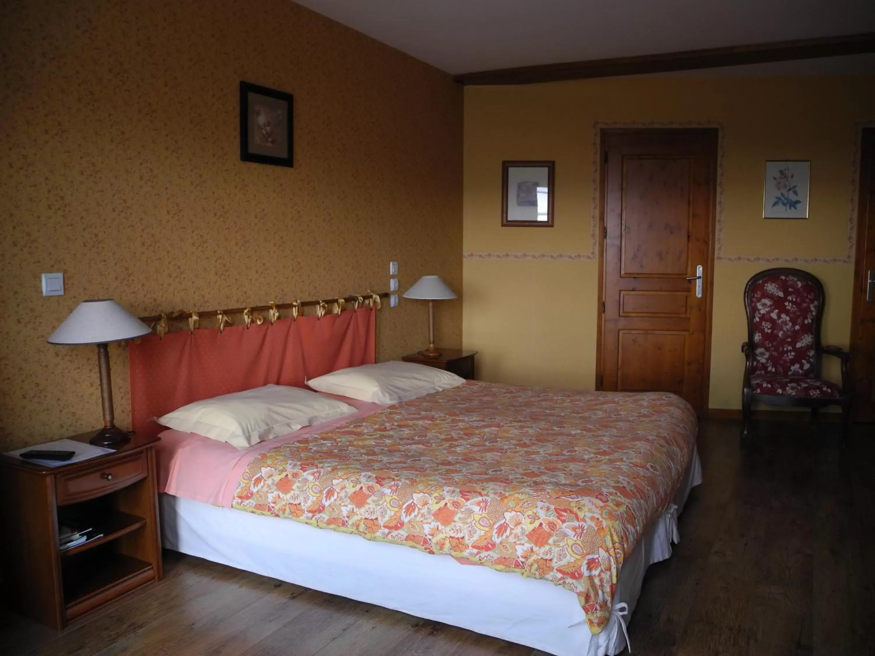 Photo of the whole room, Bed in Le Plateau de la Danse