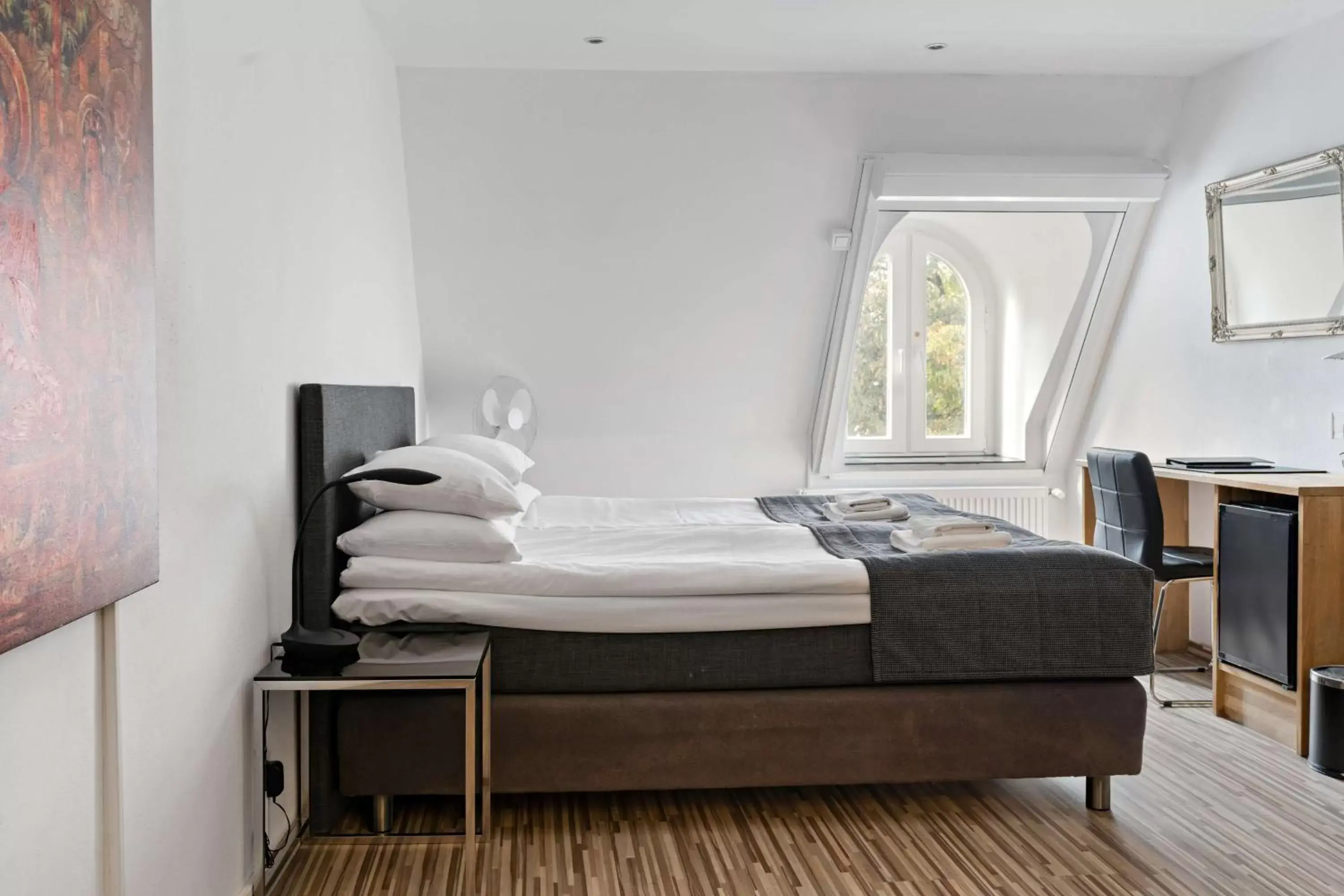 Photo of the whole room, Bed in Best Western Hotel Anno 1937 Photo of the whole room, Bed in Best Western Hotel Anno 1937