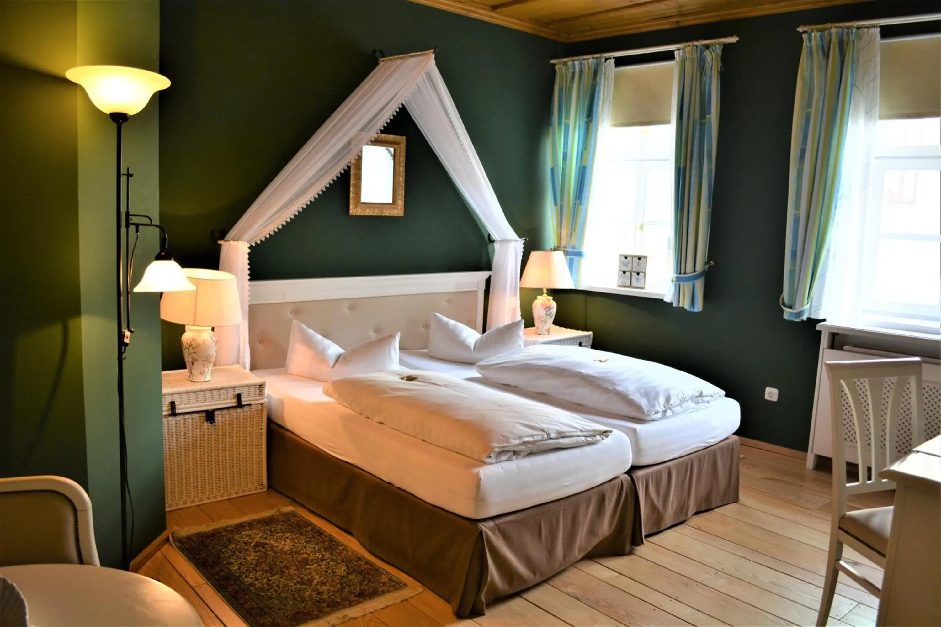 Photo of the whole room, Bed in Die Kronacher Stadthotels