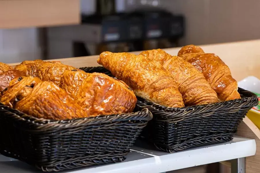 Breakfast in ibis budget Carcassonne Aéroport - A61