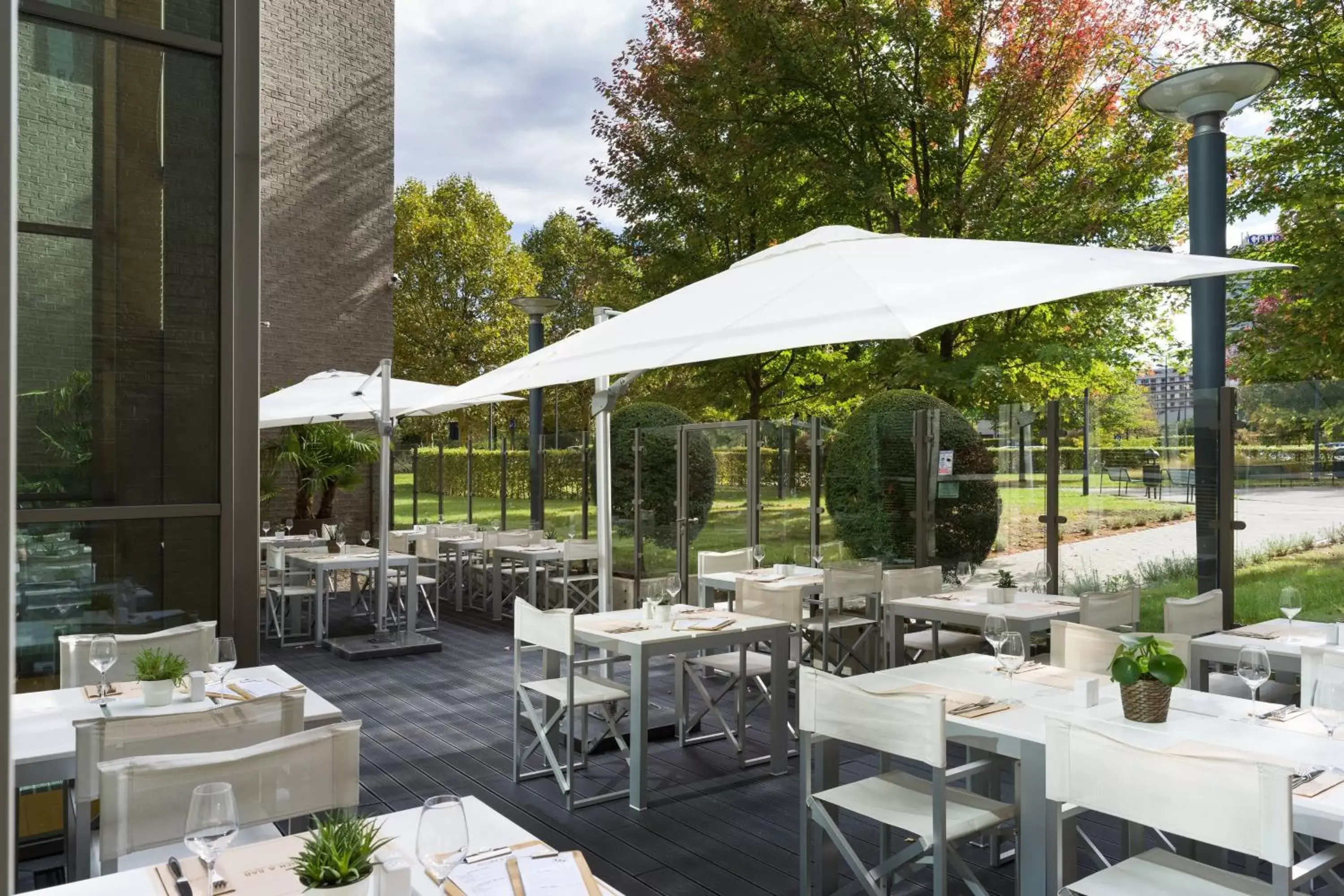 Kitchen or kitchenette, Restaurant/Places to Eat in Courtyard By Marriott Brussels