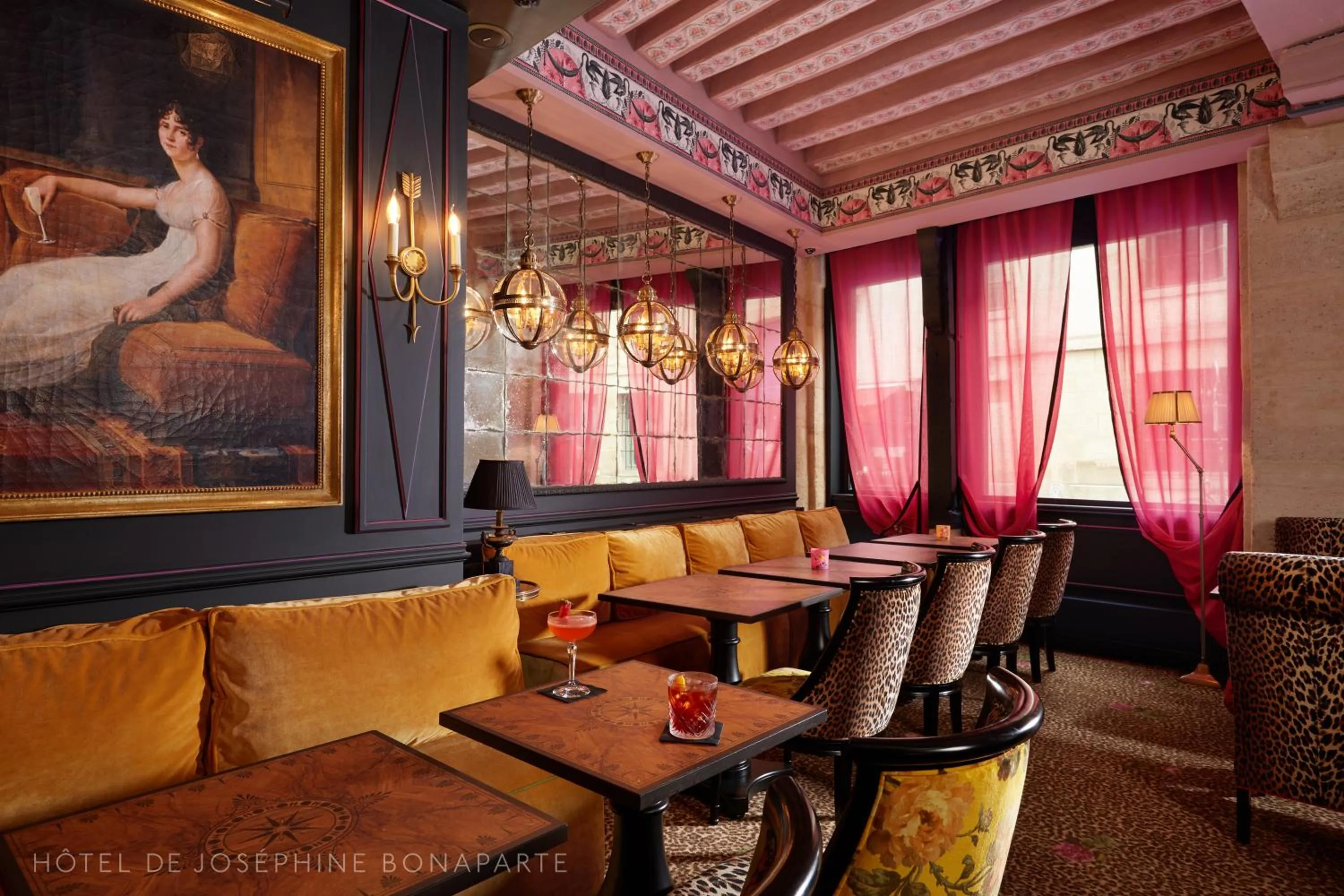 Lounge or bar in Hôtel de Joséphine BONAPARTE