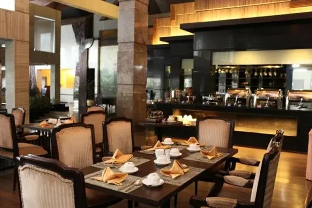 Restaurant/places to eat in Crown Victoria Hotel Tulungagung Restaurant/places to eat in Crown Victoria Hotel Tulungagung