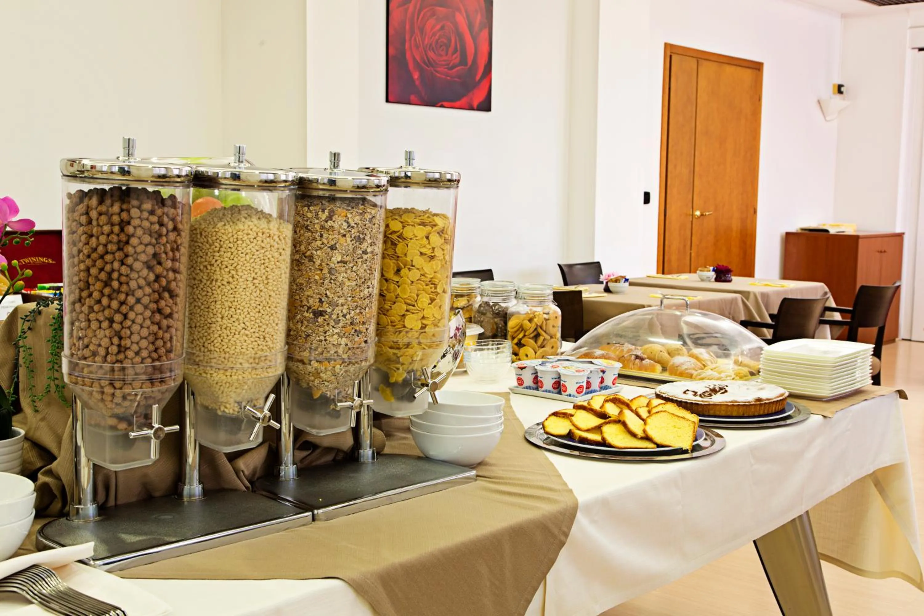 Buffet breakfast in Hotel Palace 2000