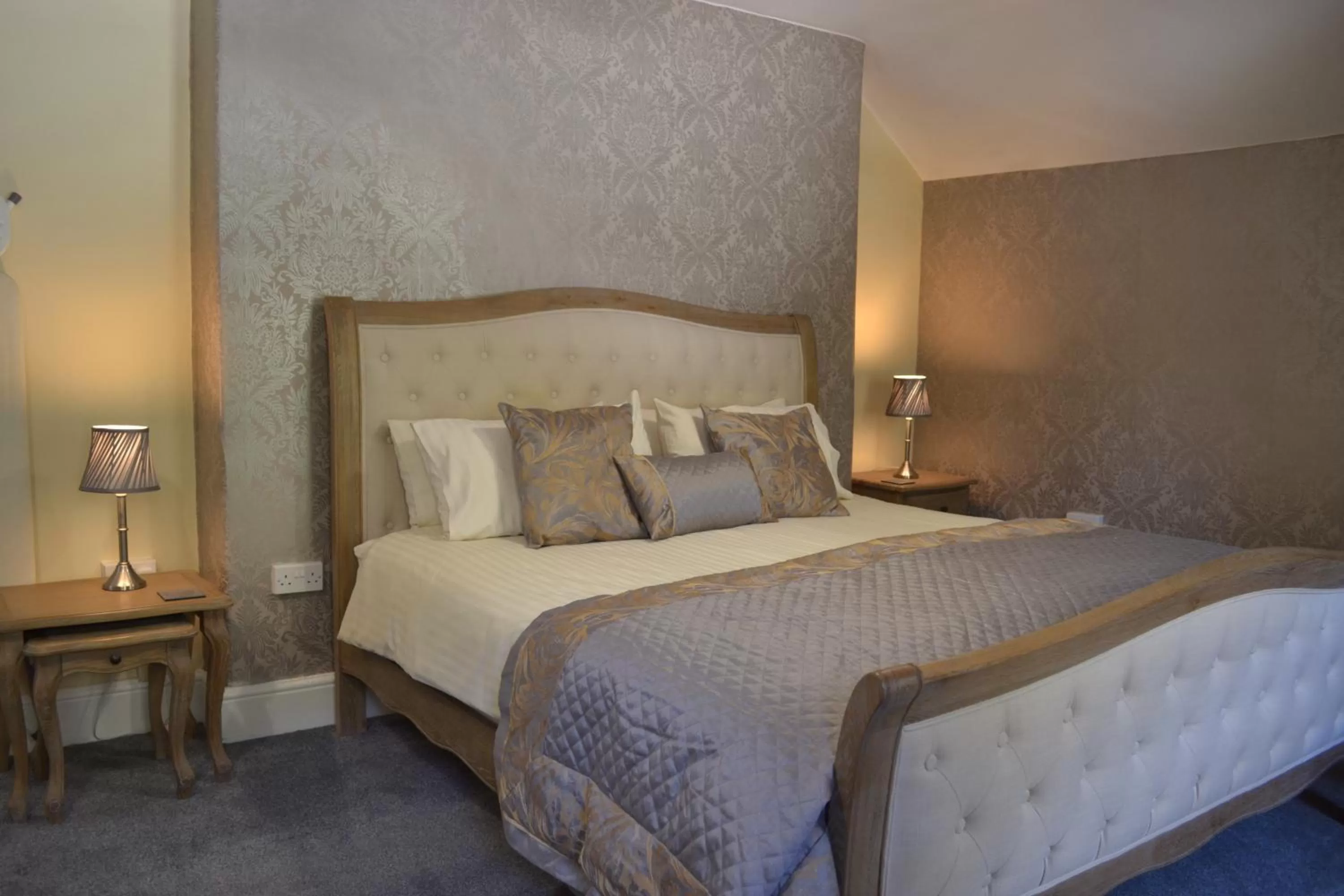 Property building, Bed in Coed-y-Fron