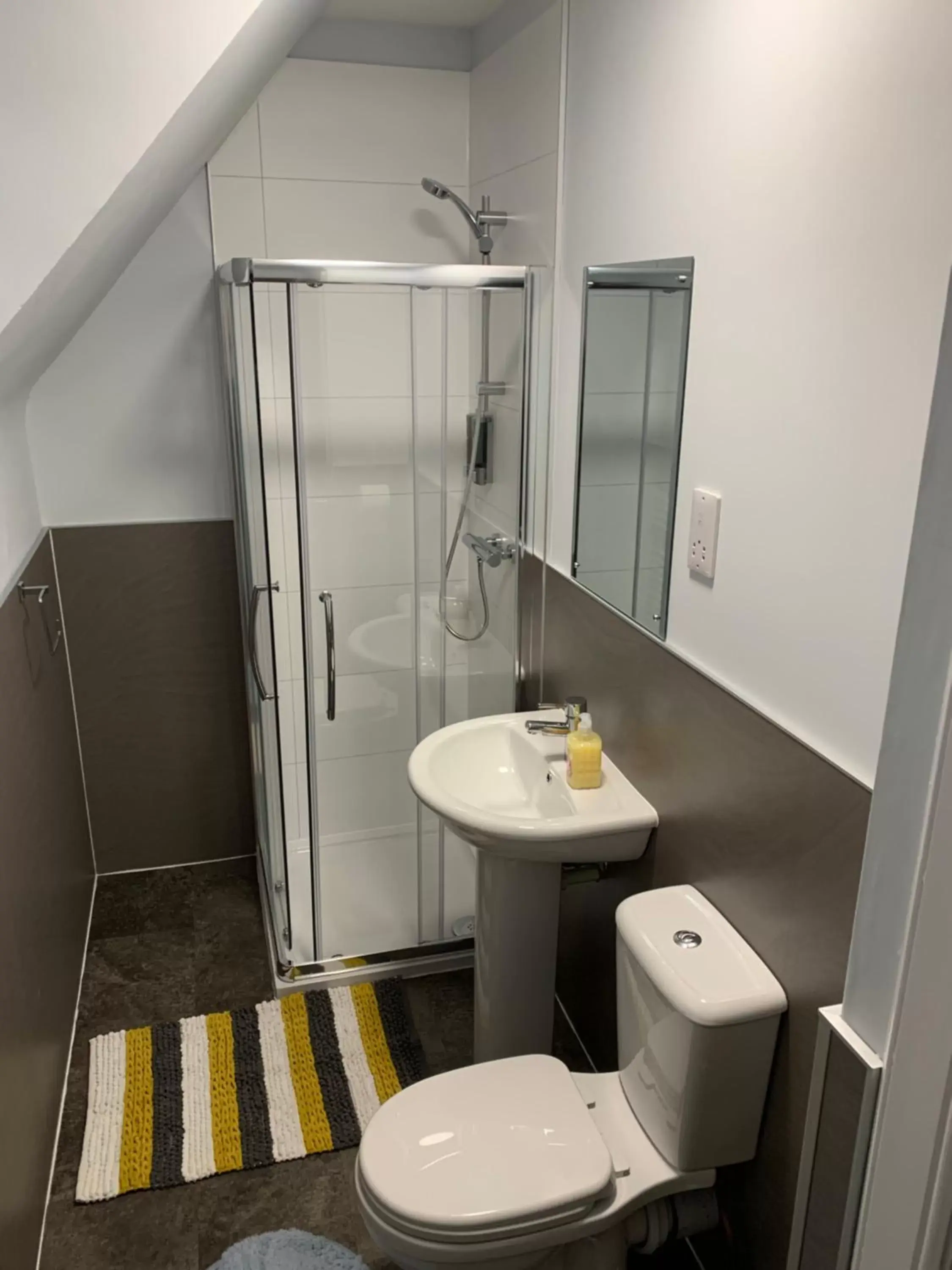 Bathroom in Muir Bank